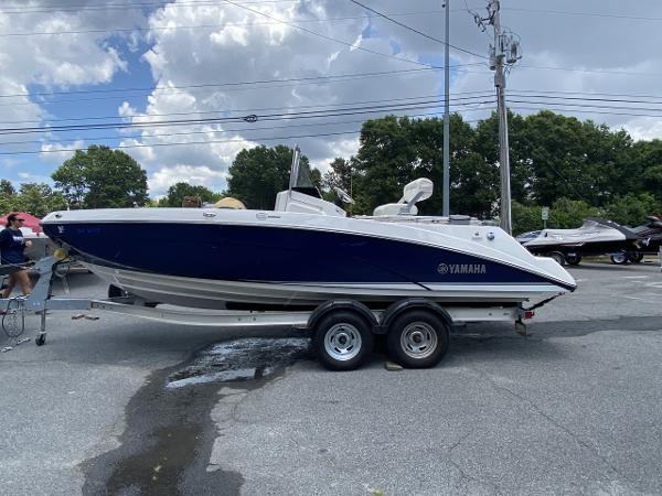 2018 Yamaha boat for sale, model of the boat is 210 FSH Deluxe & Image # 10 of 10