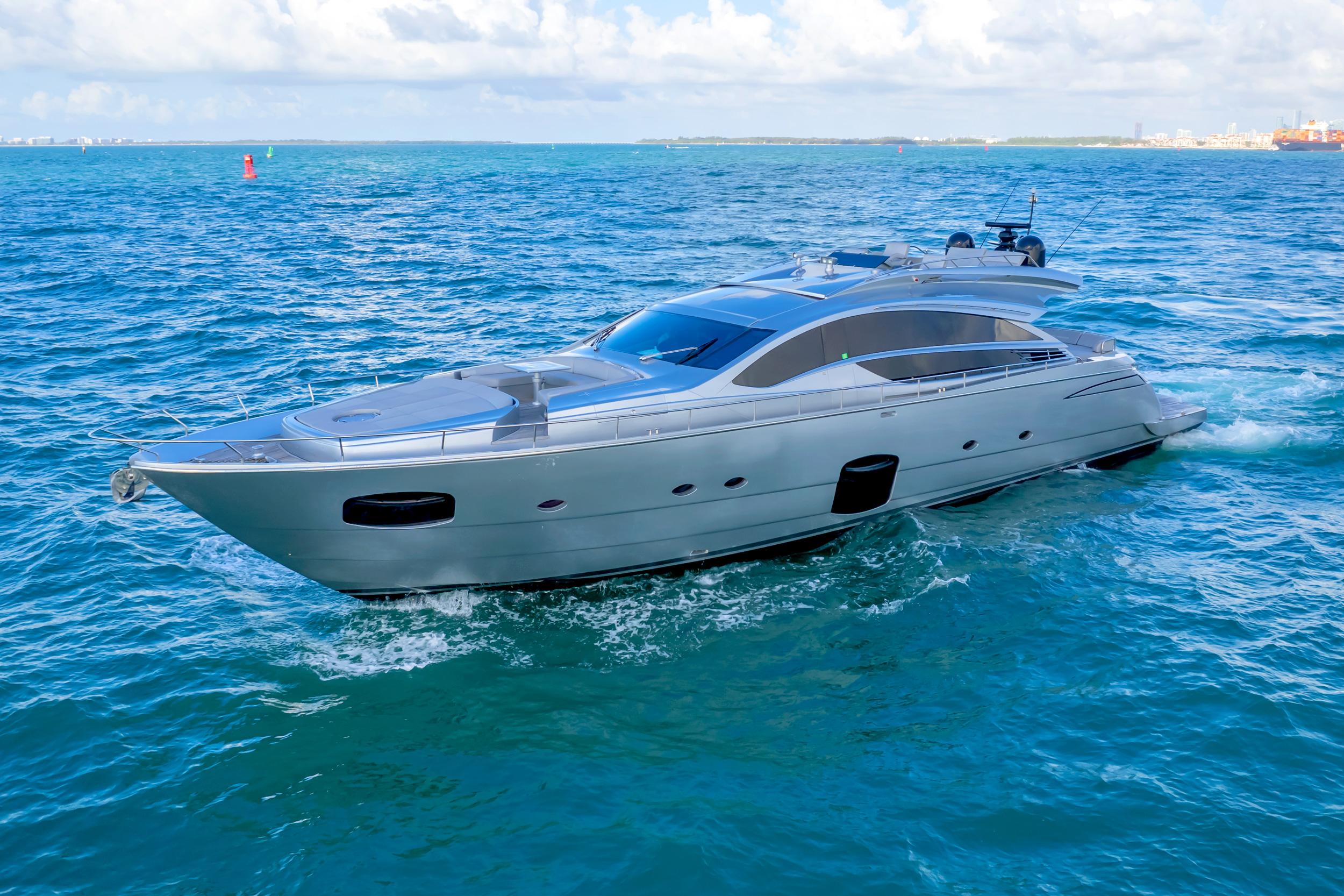 2013 Pershing 82