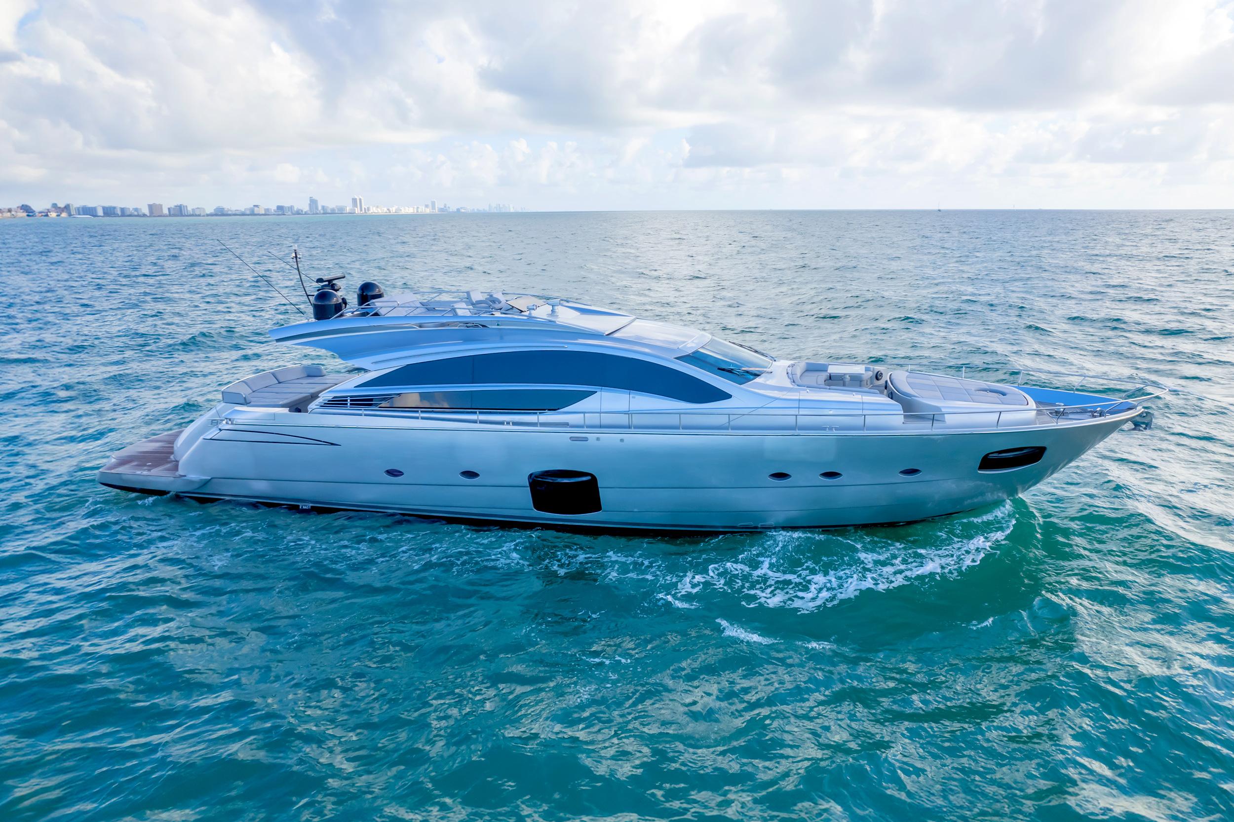 2013 Pershing 82