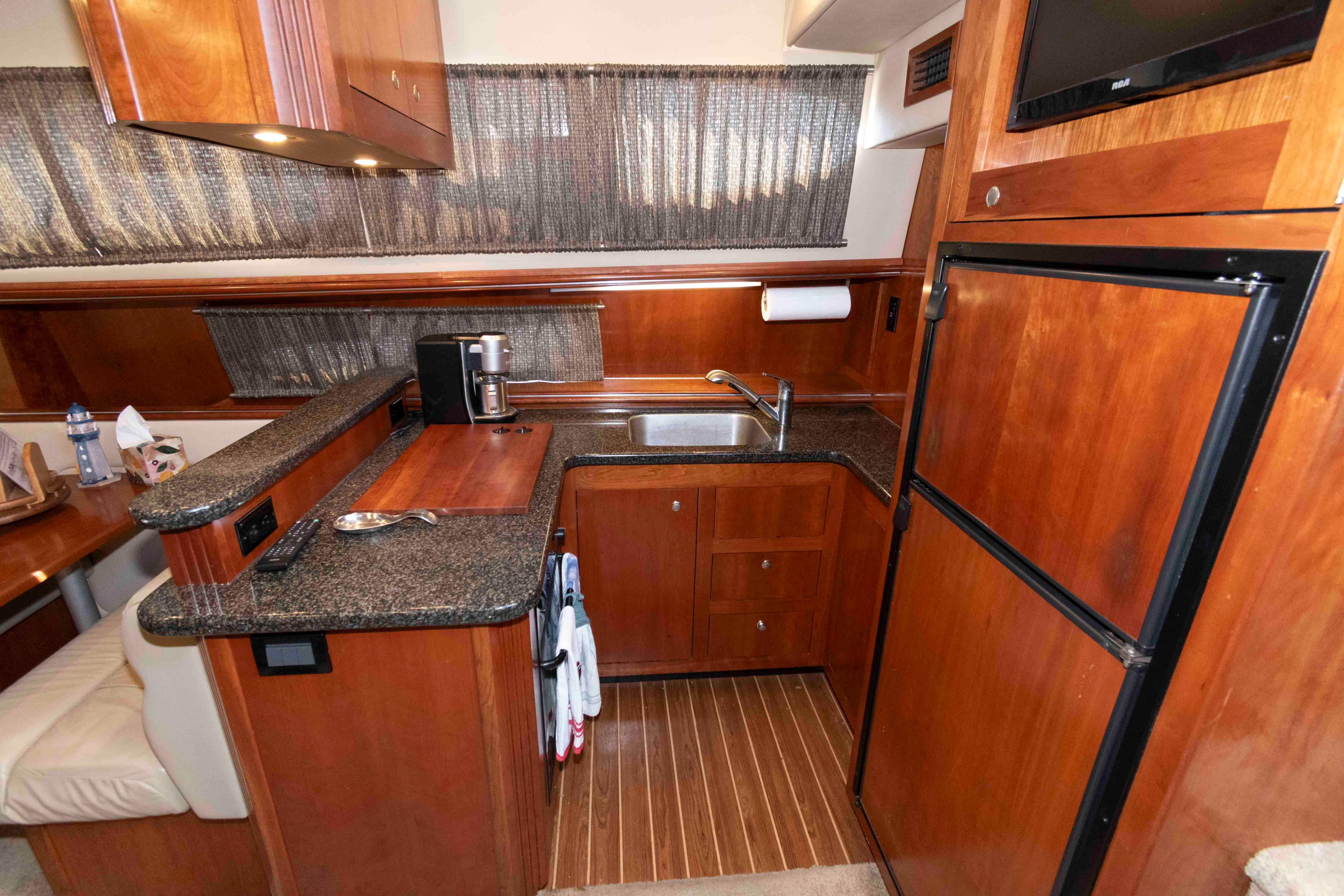 M 10347 RD Knot 10 Yacht Sales