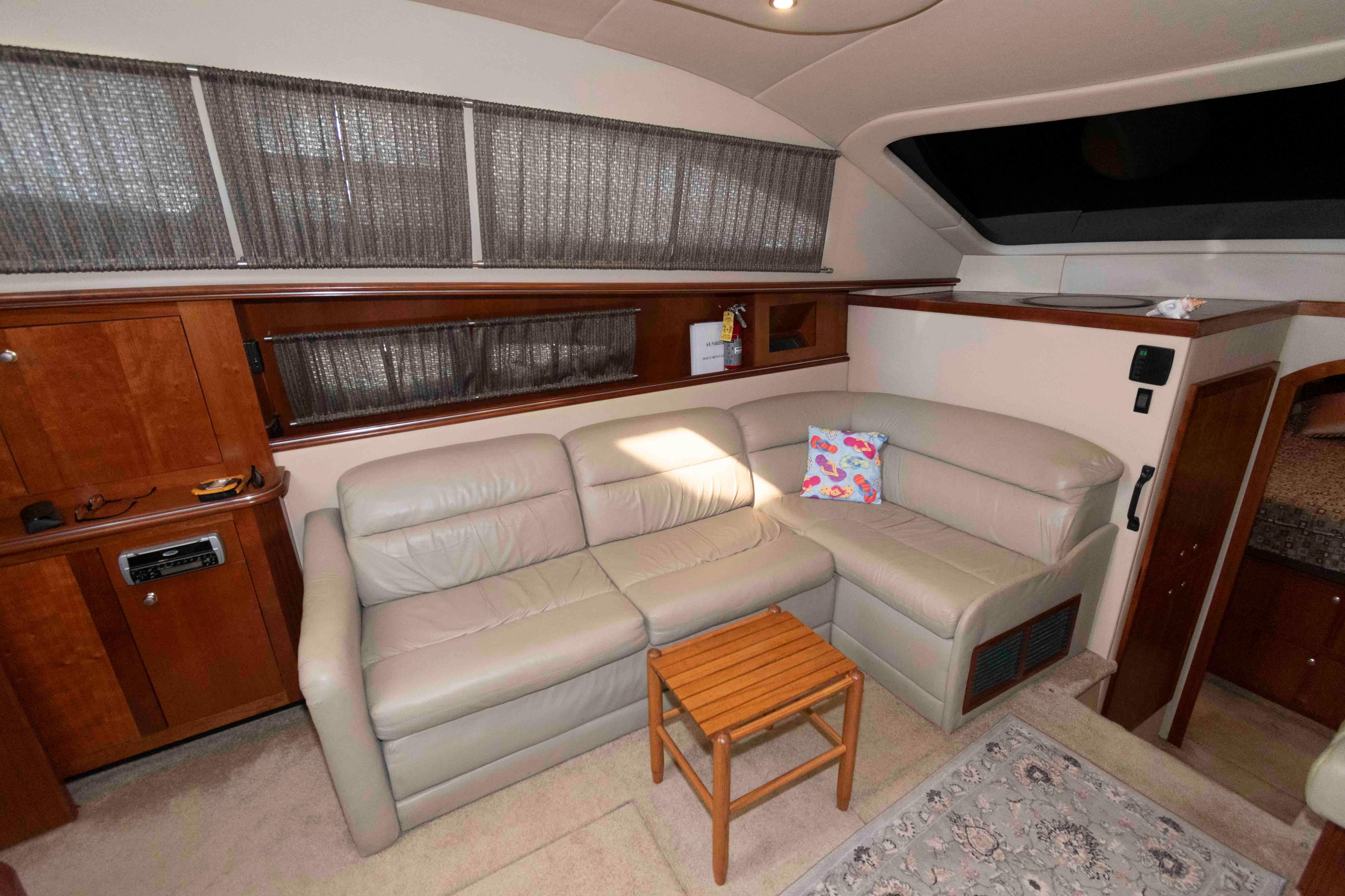 M 10347 RD Knot 10 Yacht Sales