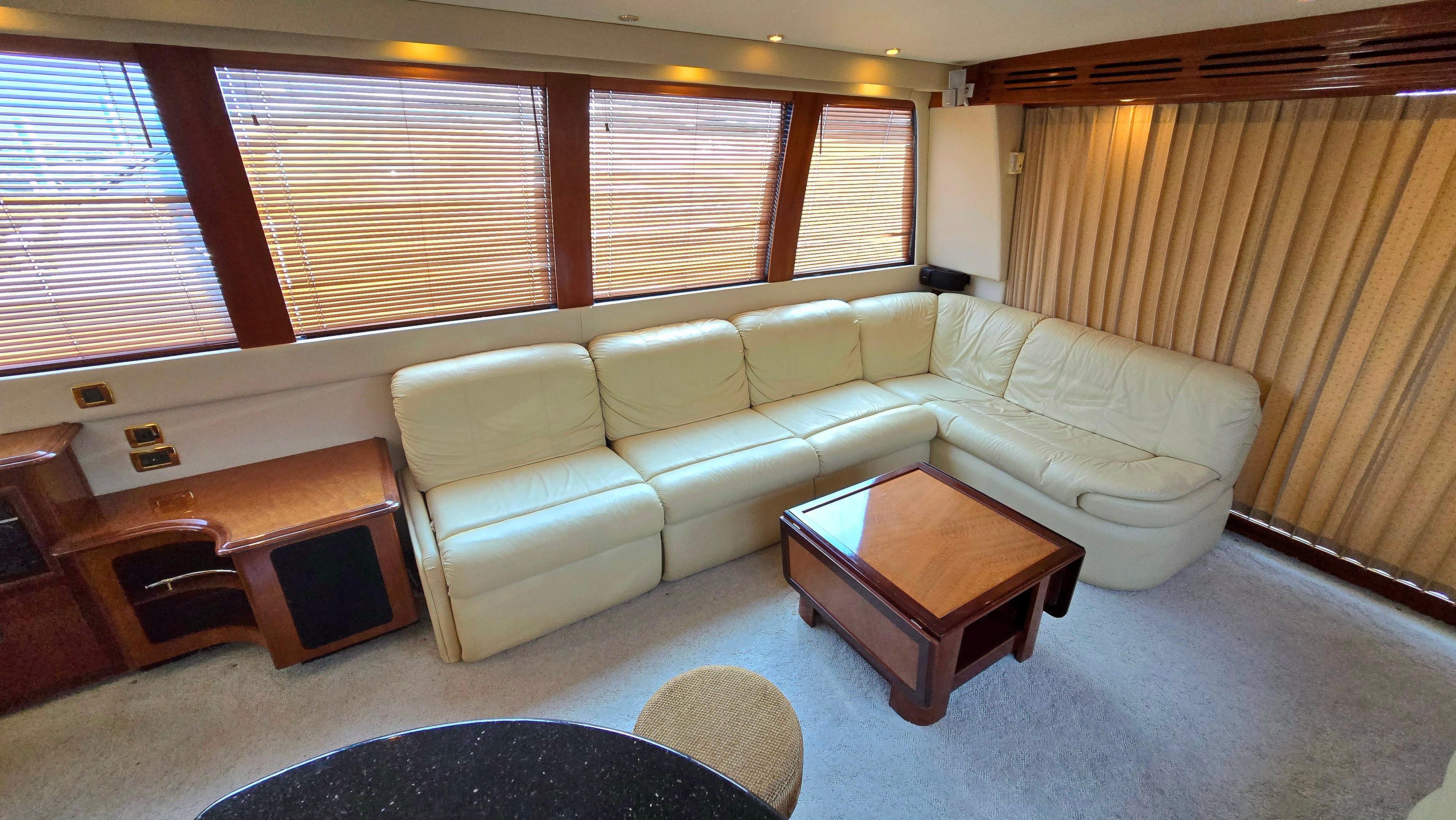 2004-carver-570-voyager-pilothouse-power-9836507-982256130-0-120620250611-4
