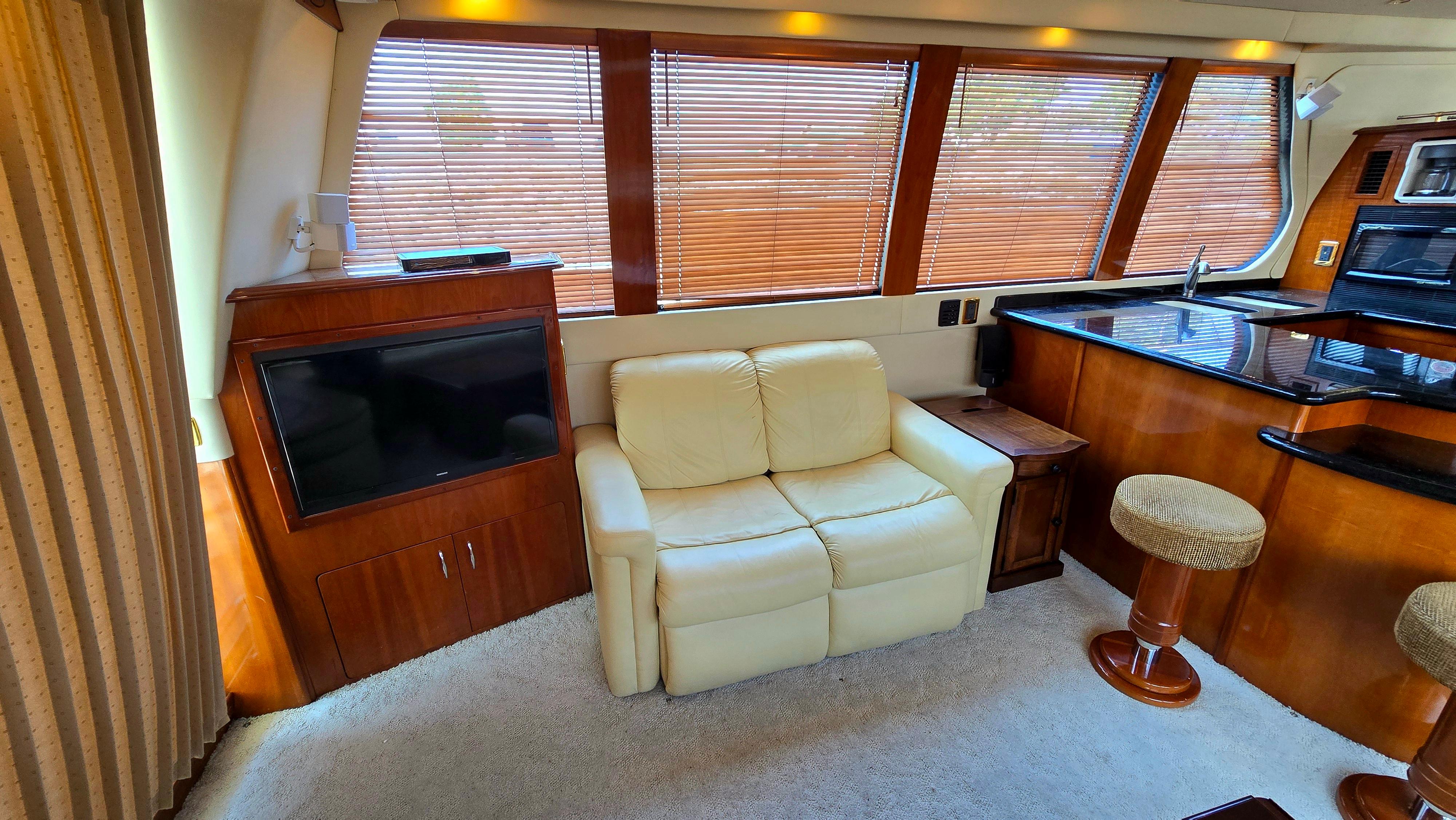 2004-carver-570-voyager-pilothouse-power-9836507-982256131-0-120620250611-5