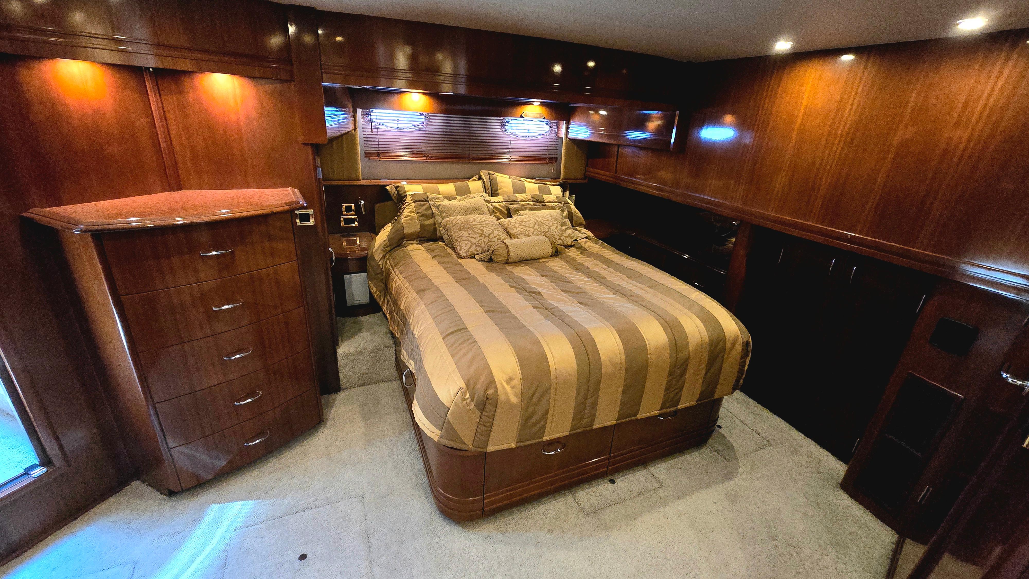 2004-carver-570-voyager-pilothouse-power-9836507-982256134-0-120620250612-8