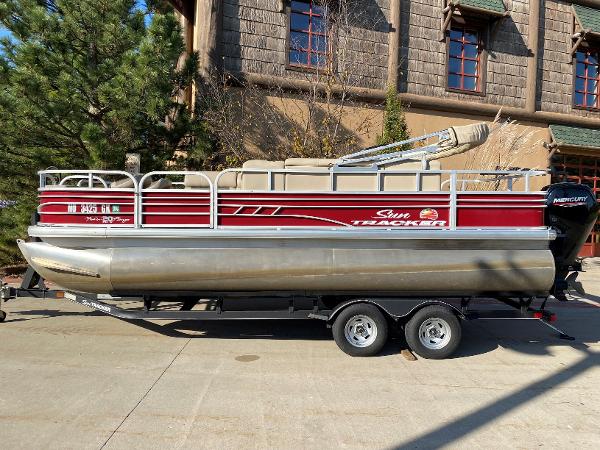 2021 Sun Tracker boat for sale, model of the boat is FB20 & Image # 1 of 4