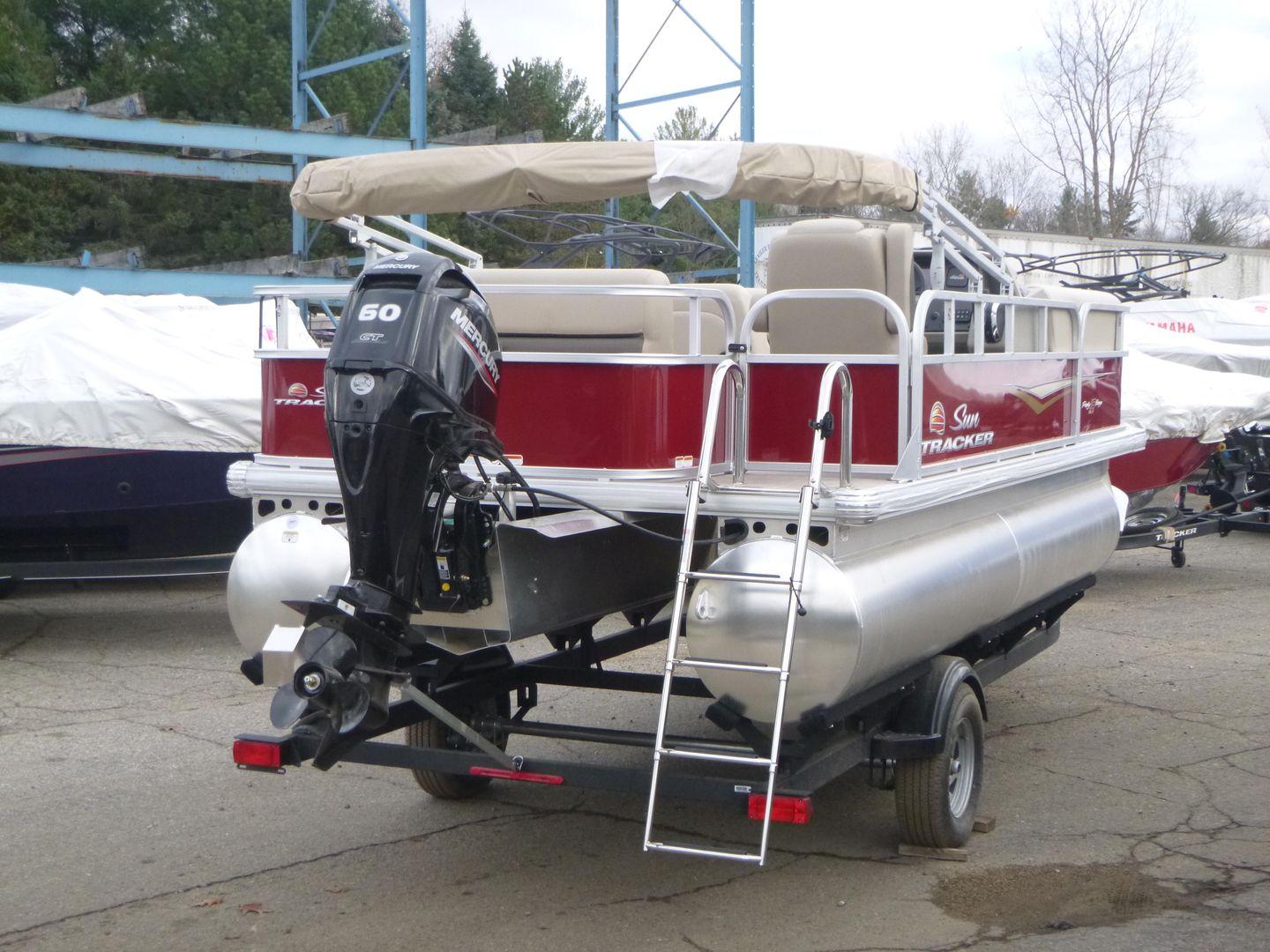 2025 Sun Tracker Party Barge 18 DLX Gallery
