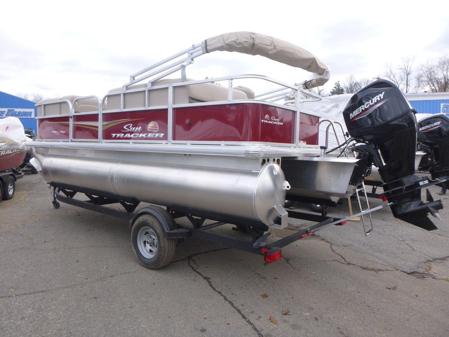 2025 Sun Tracker Party Barge 18 DLX Gallery