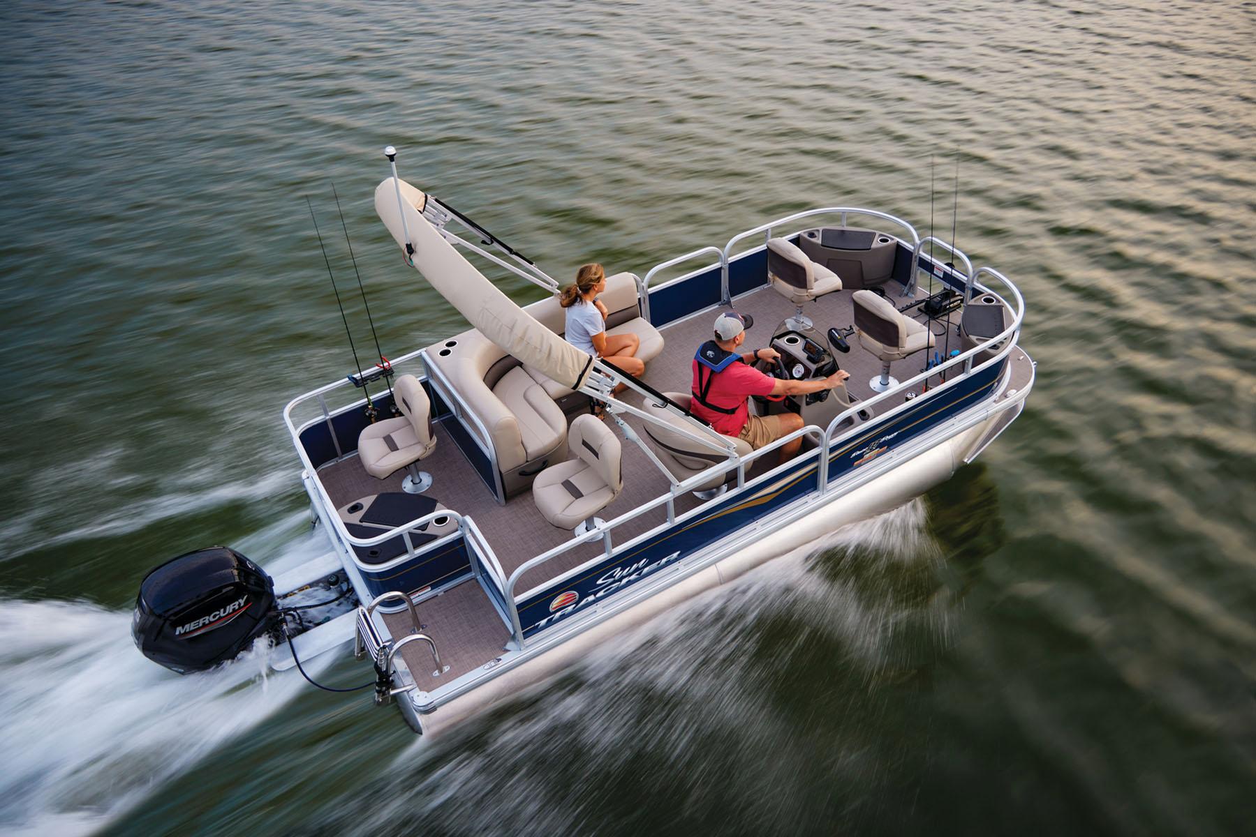 2018 Sun Tracker Bass Buggy 18DLX Fishing Pontoon Boat w/Mercury