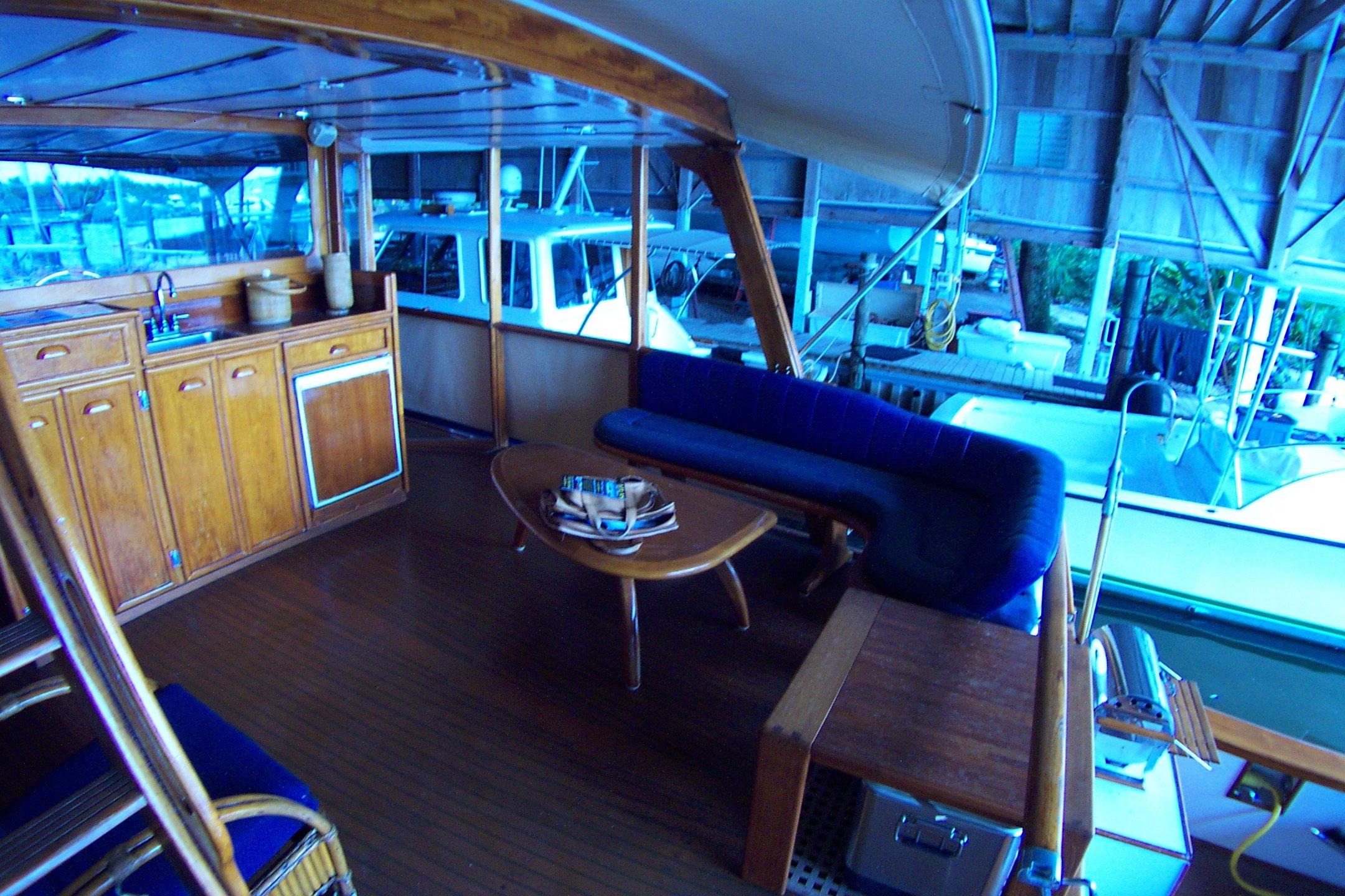 Flush Deck Seating to Starboard