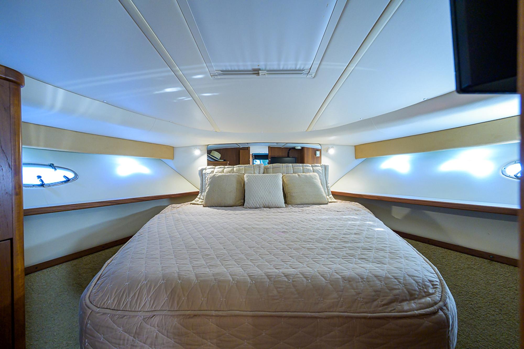 Tiara Yachts 35 Dorado - Interior photo of master stateroom