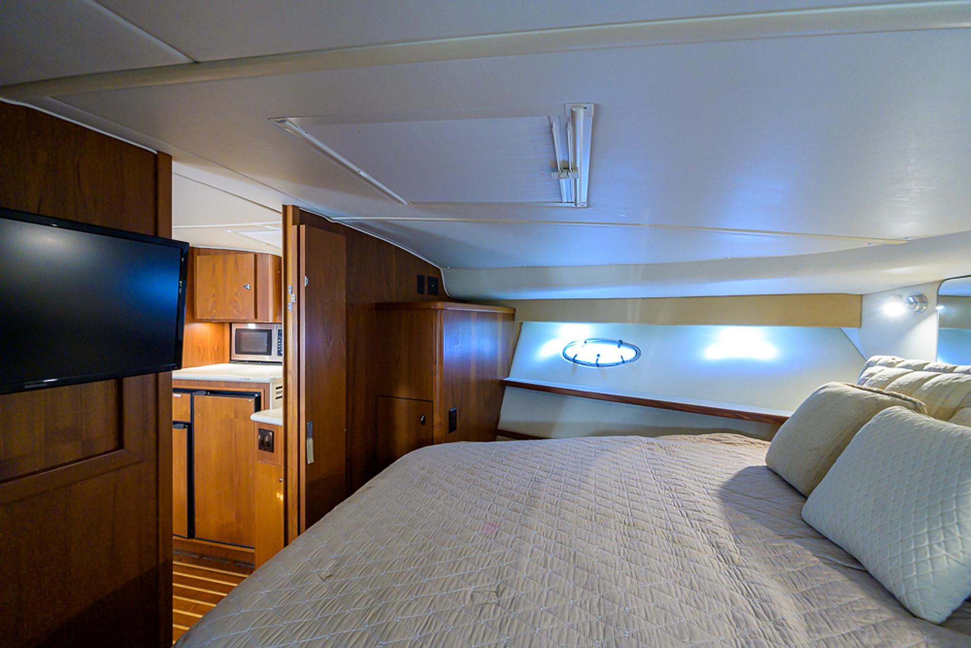 Tiara Yachts 35 Dorado - Interior photo of master stateroom