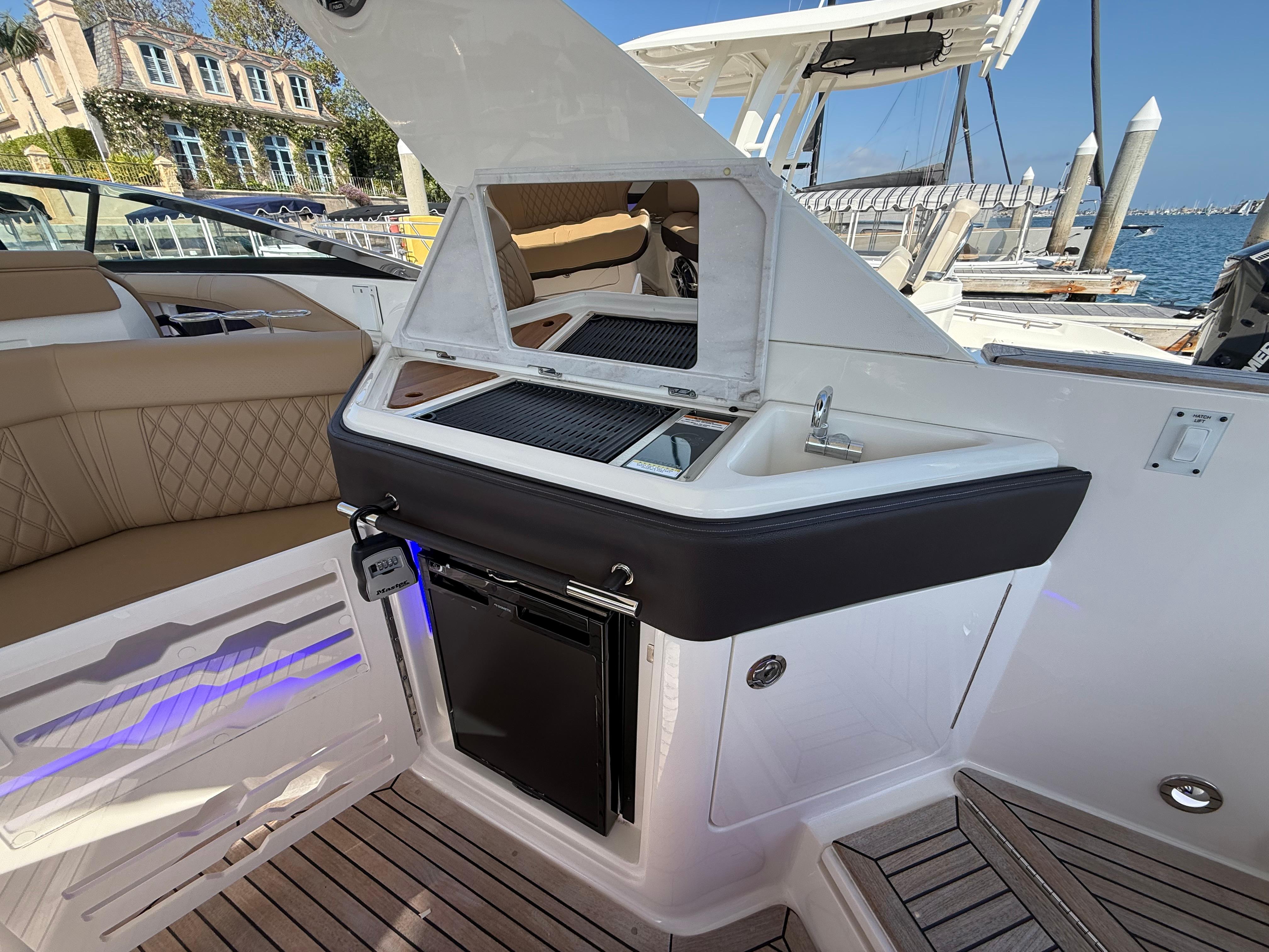 2022 Sea Ray SLX 310 Outboard #TBMB1439LLC inventory image at Sun Country Marine Group, Newport Beach 2022 Sea Ray SLX 310 Outboard #TBMB1439LLC inventory image at Sun Country Marine Group, Newport Beach
