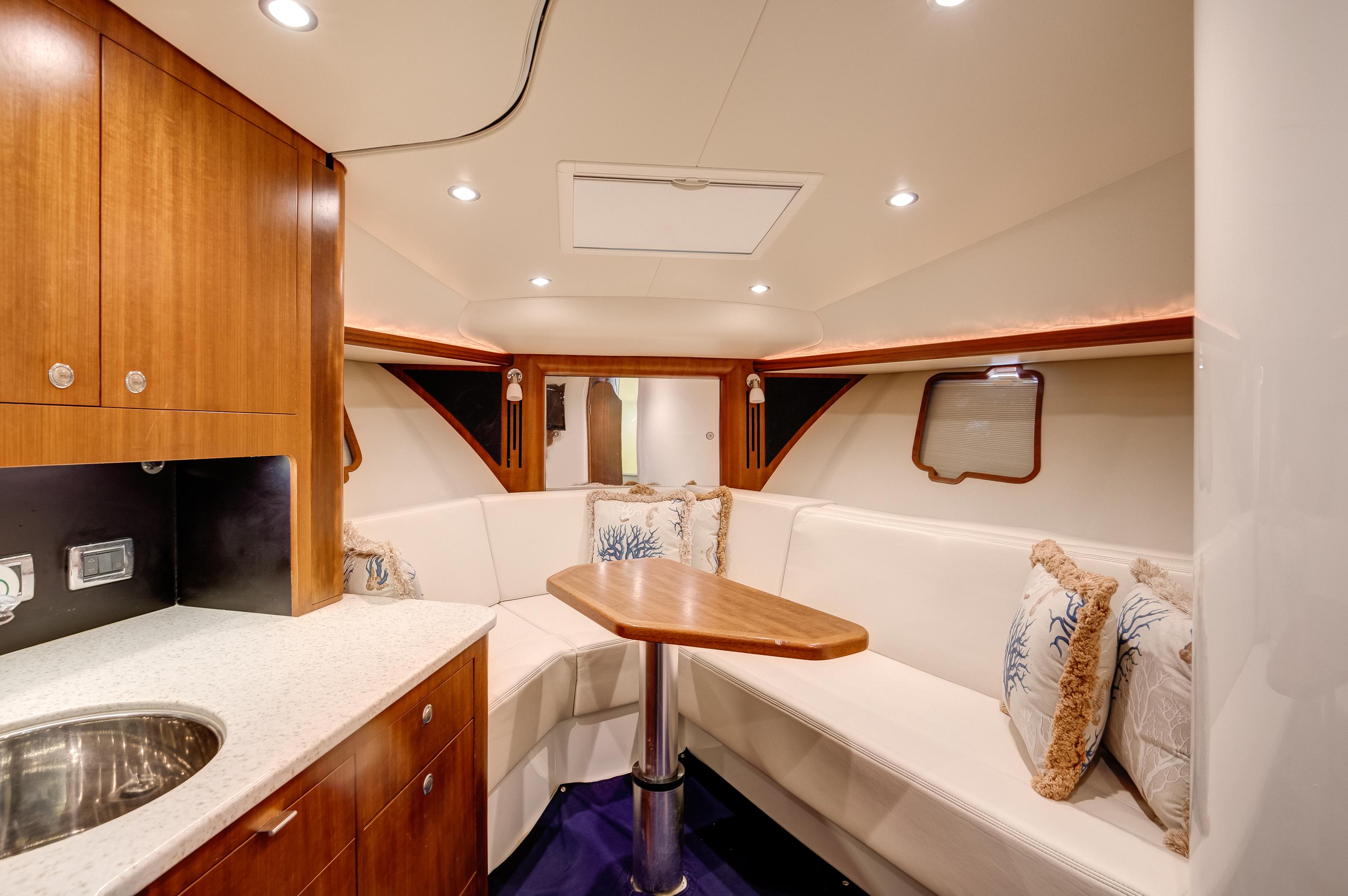 SeaVee 43 Hard Four - Interior Cabin