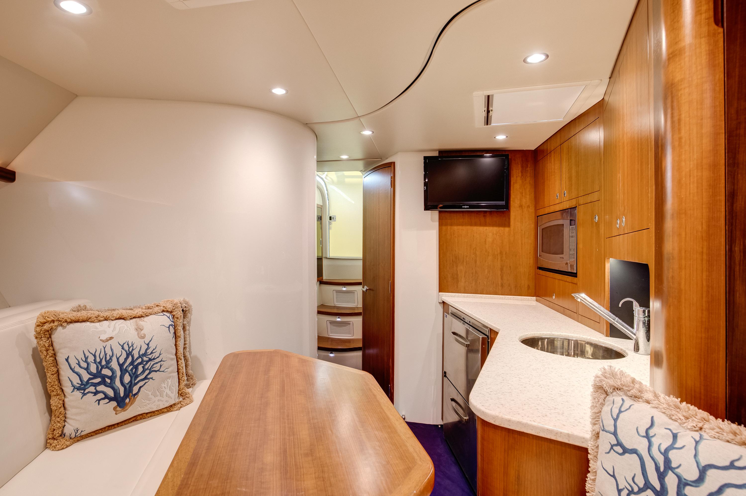 SeaVee 43 Hard Four - Interior Cabin