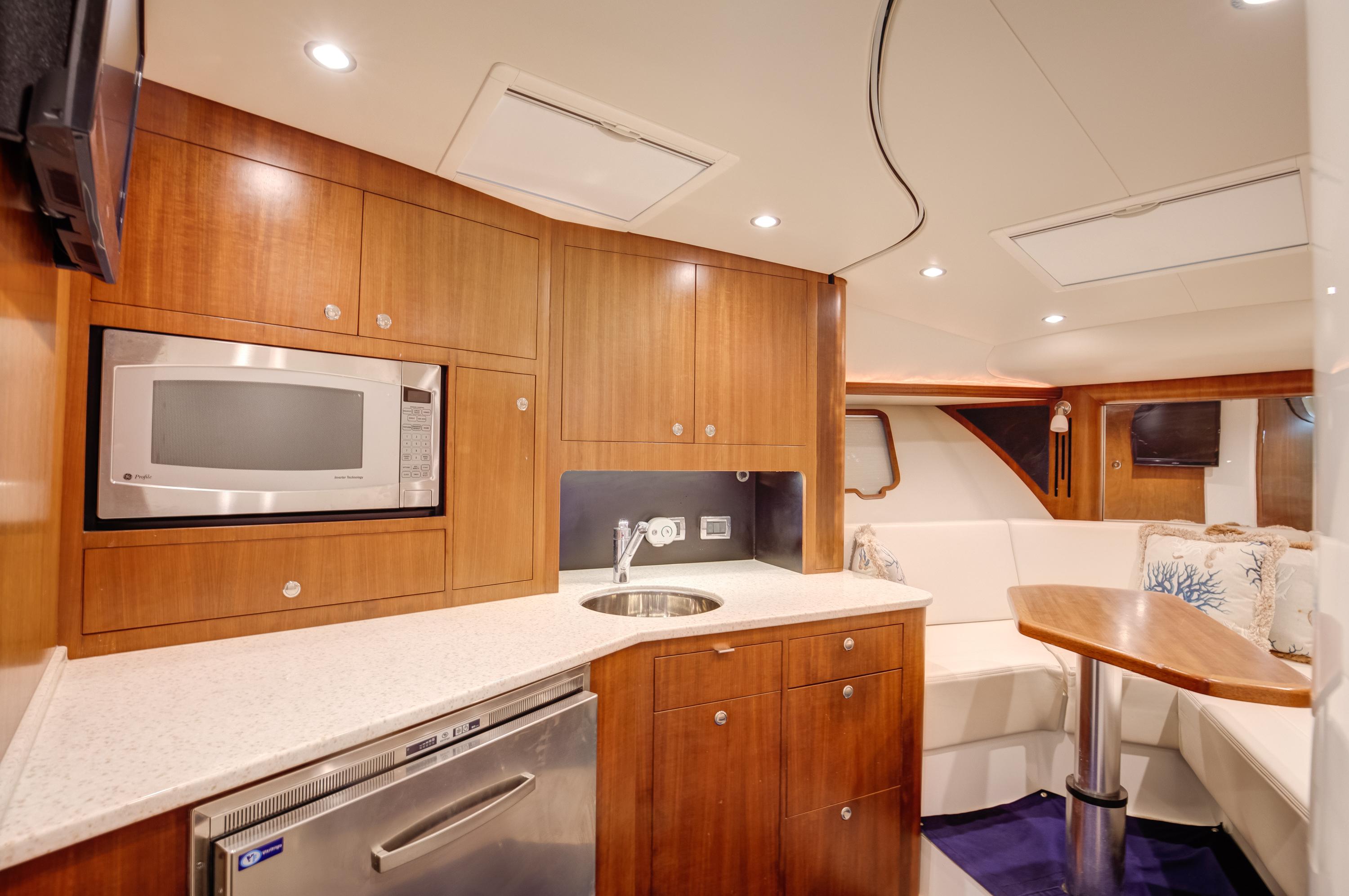 SeaVee 43 Hard Four - Interior Cabin