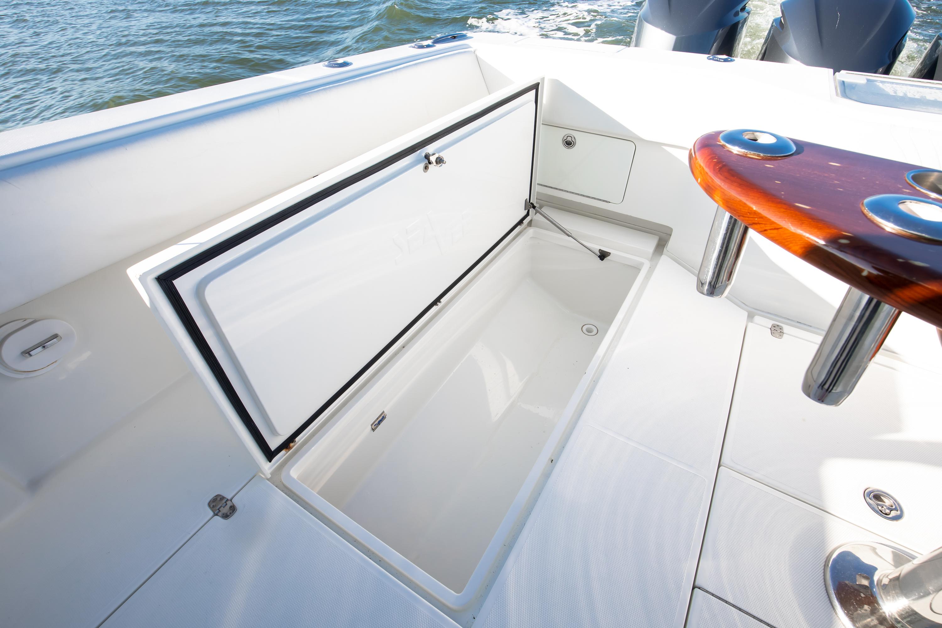 SeaVee 43 Hard Four - Exterior Cockpit