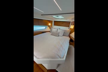 Tiara Yachts C49 Coupe video