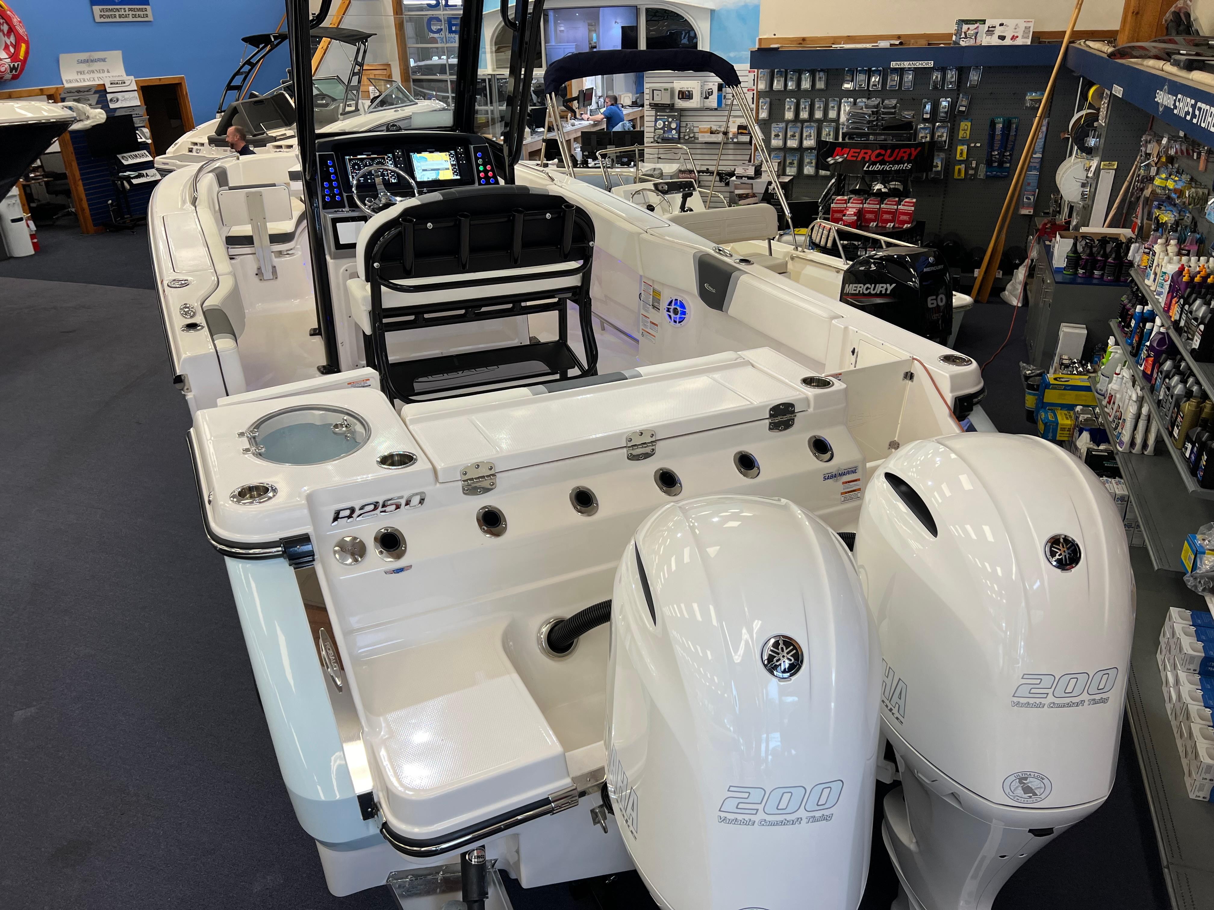 2023-robalo-r250-center-console-power-9846616-20250620105005899-1