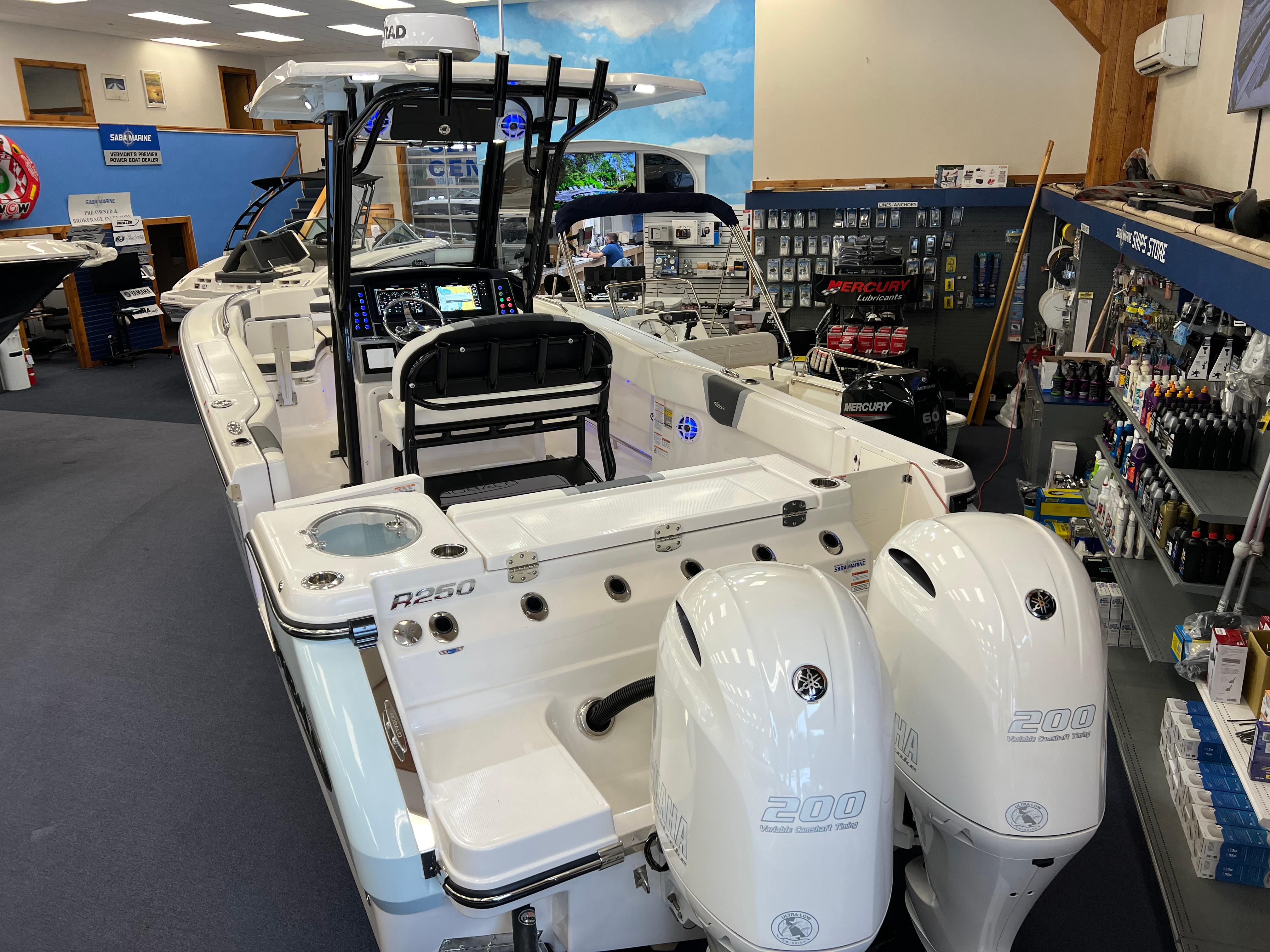 2023-robalo-r250-center-console-power-9846616-20250620105012076-1