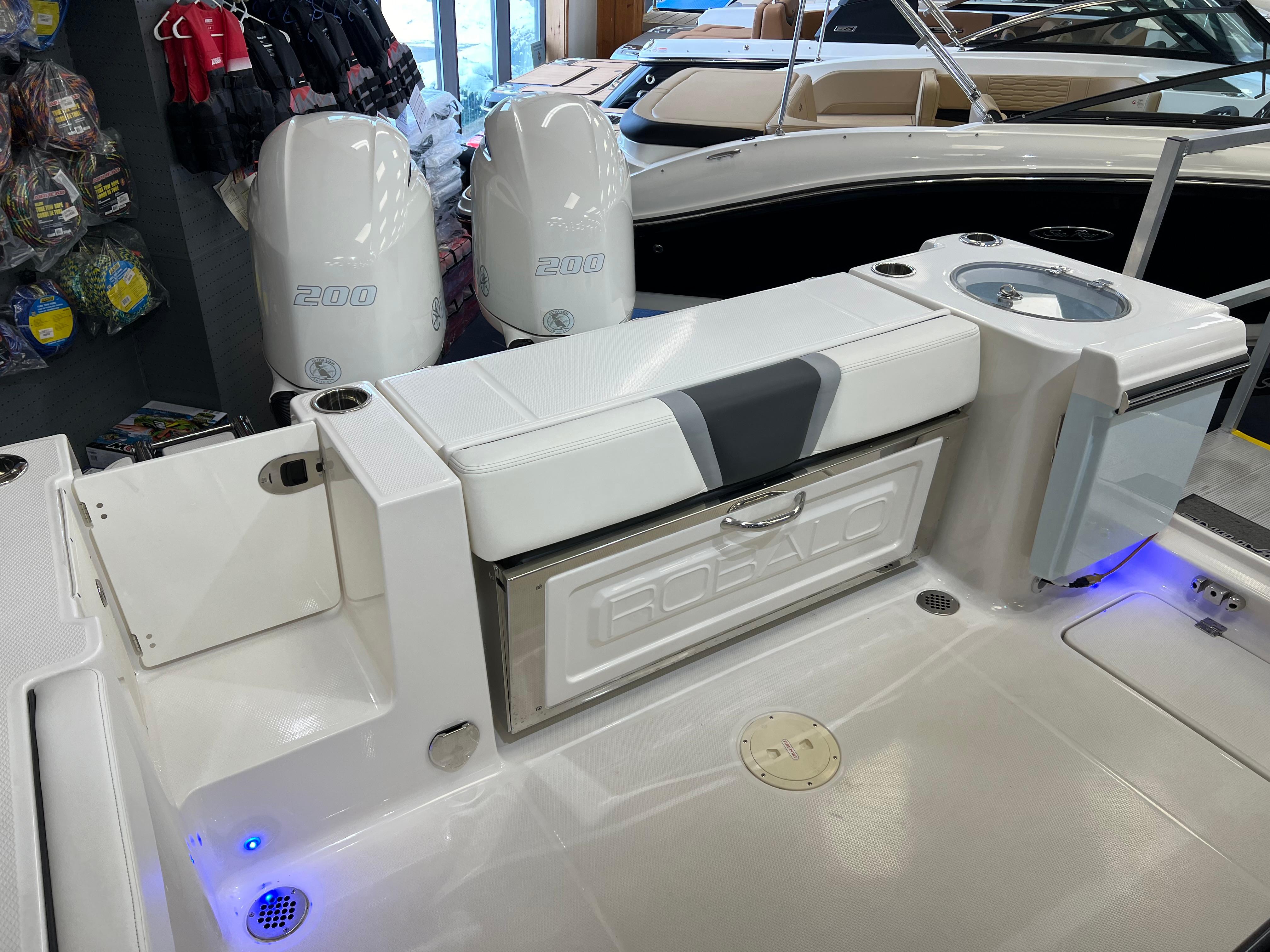 2023-robalo-r250-center-console-power-9846616-20250620105031630-1