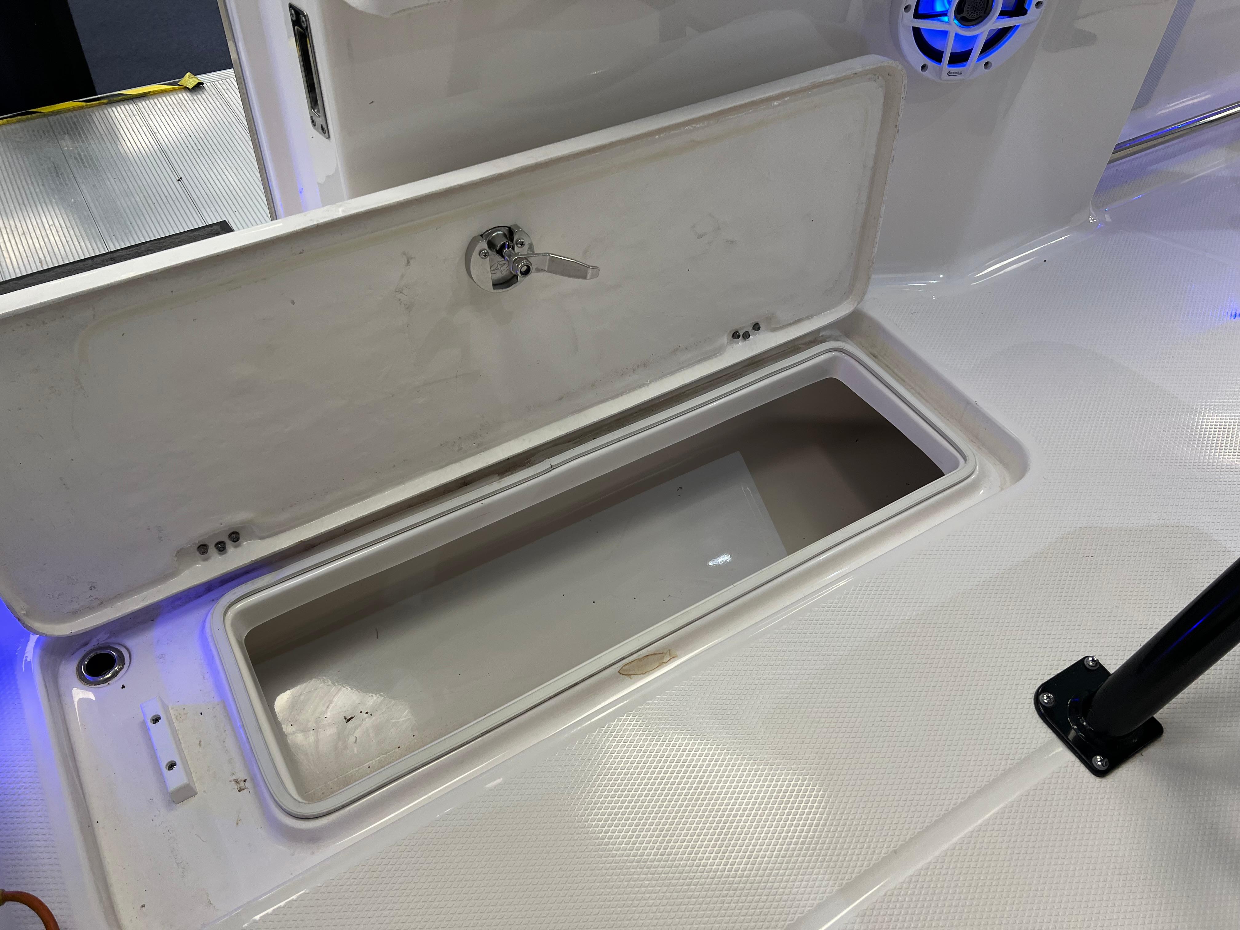 2023-robalo-r250-center-console-power-9846616-20250620105659114-1