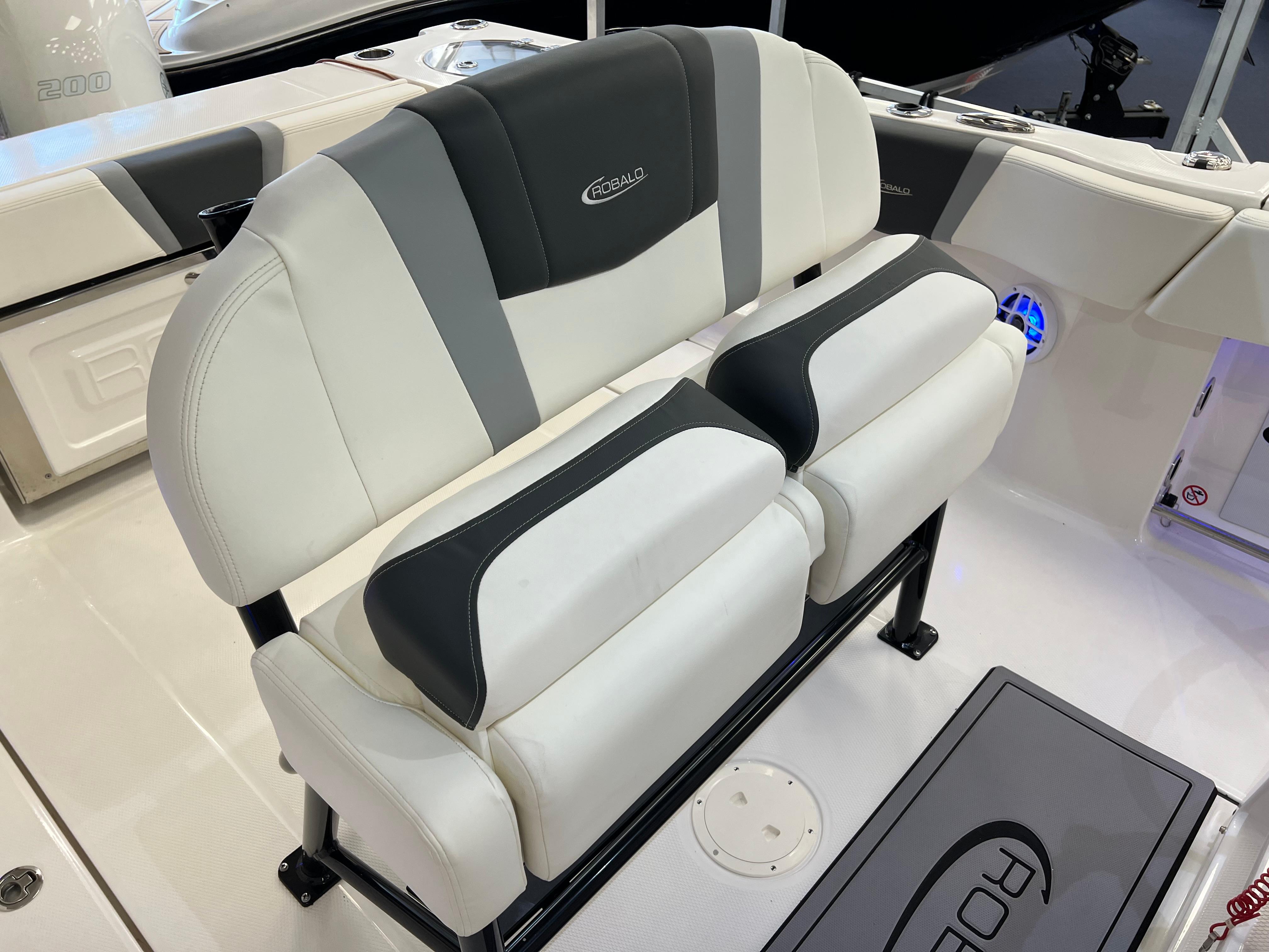 2023-robalo-r250-center-console-power-9846616-20250620110023389-1