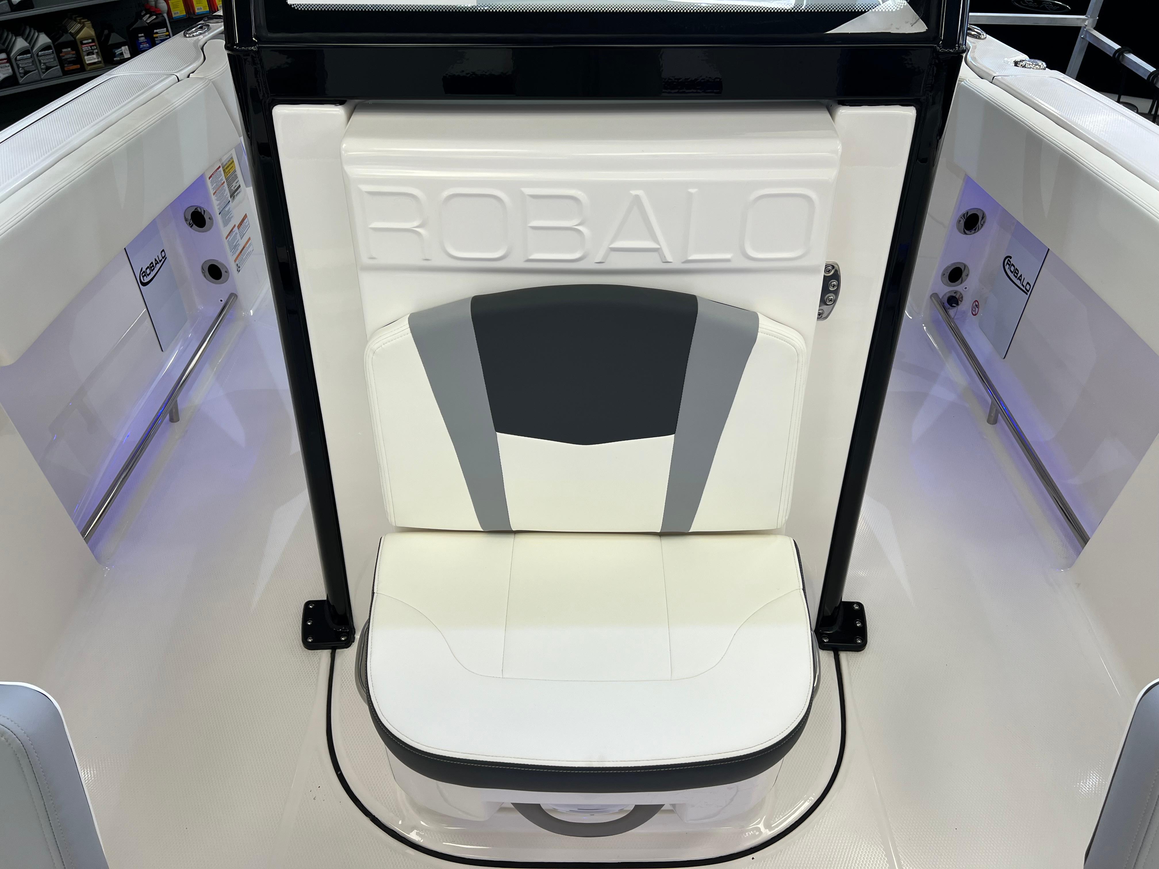 2023-robalo-r250-center-console-power-9846616-20250620110043394-1