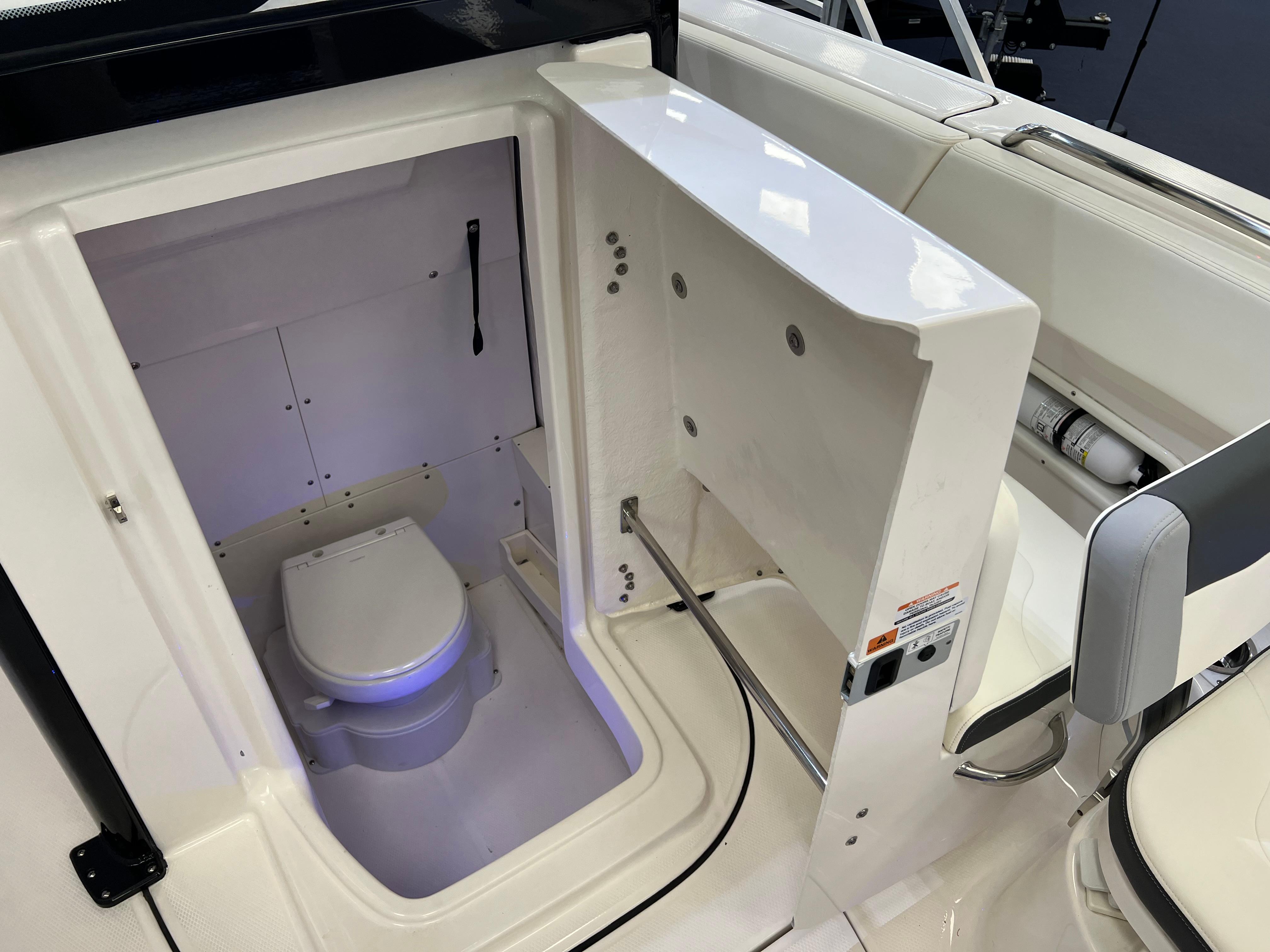 2023-robalo-r250-center-console-power-9846616-20250620110053582-1