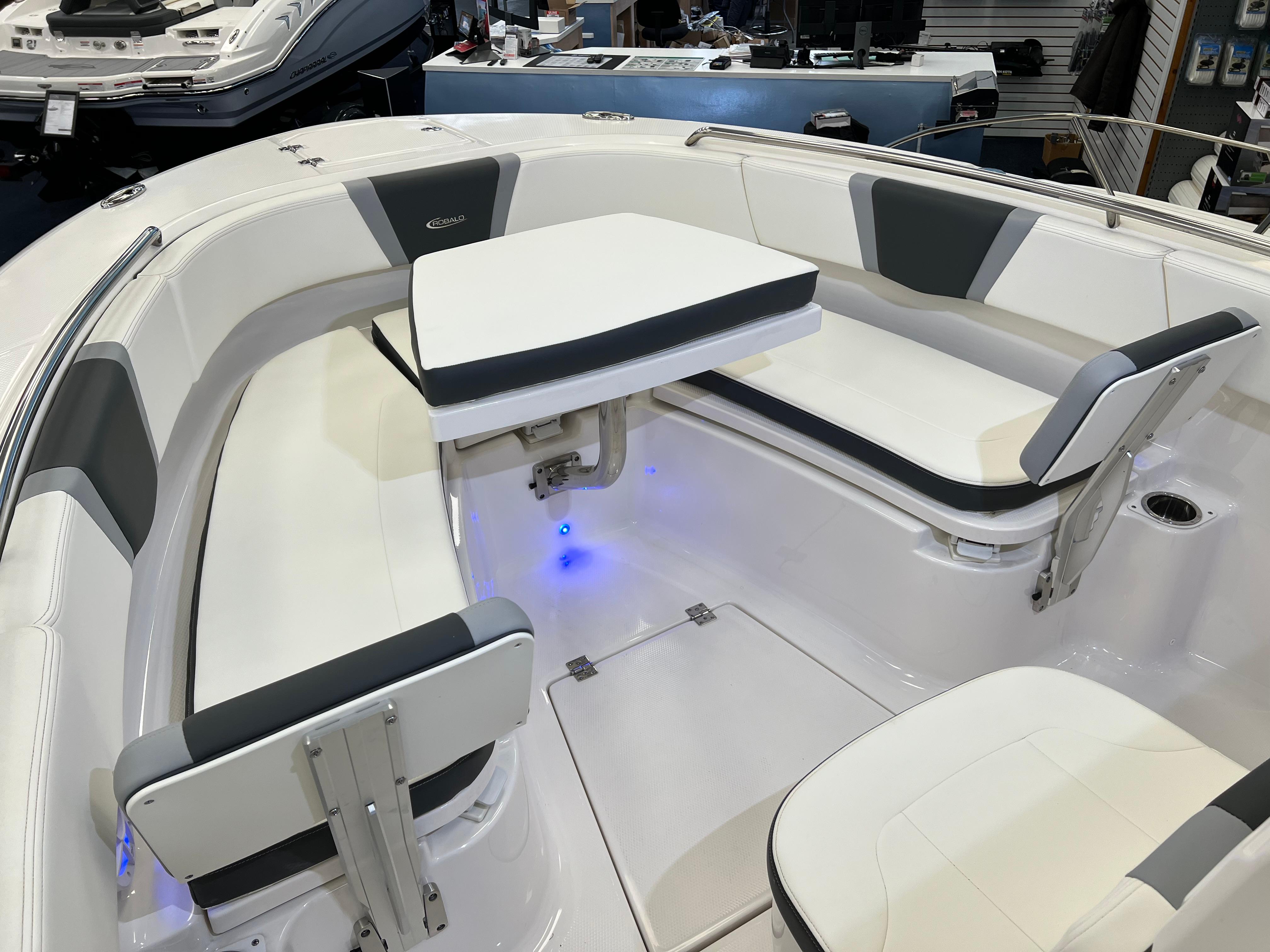 2023-robalo-r250-center-console-power-9846616-20250620110058244-1