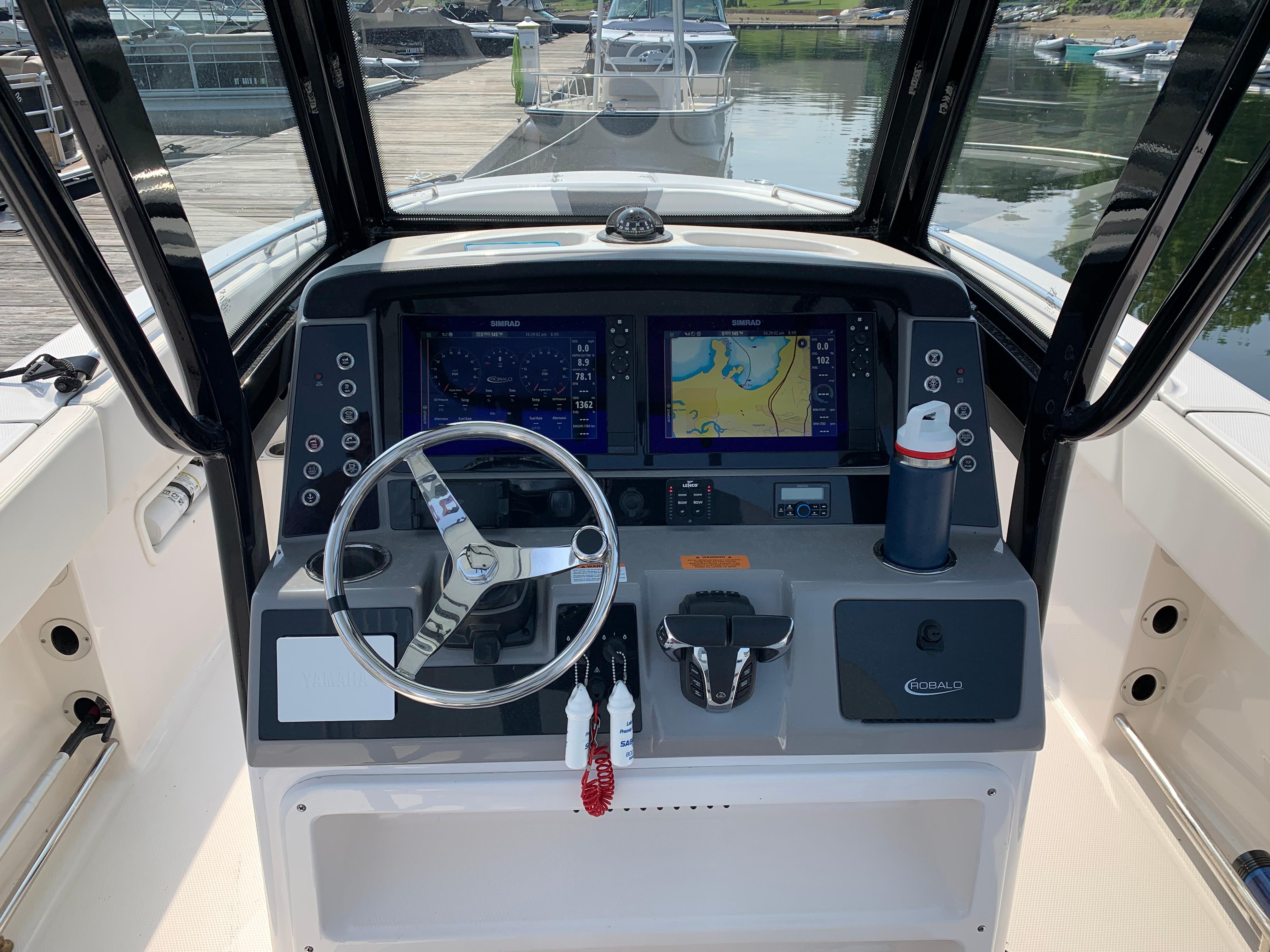 2023-robalo-r250-center-console-power-9846616-20250729063518453-1