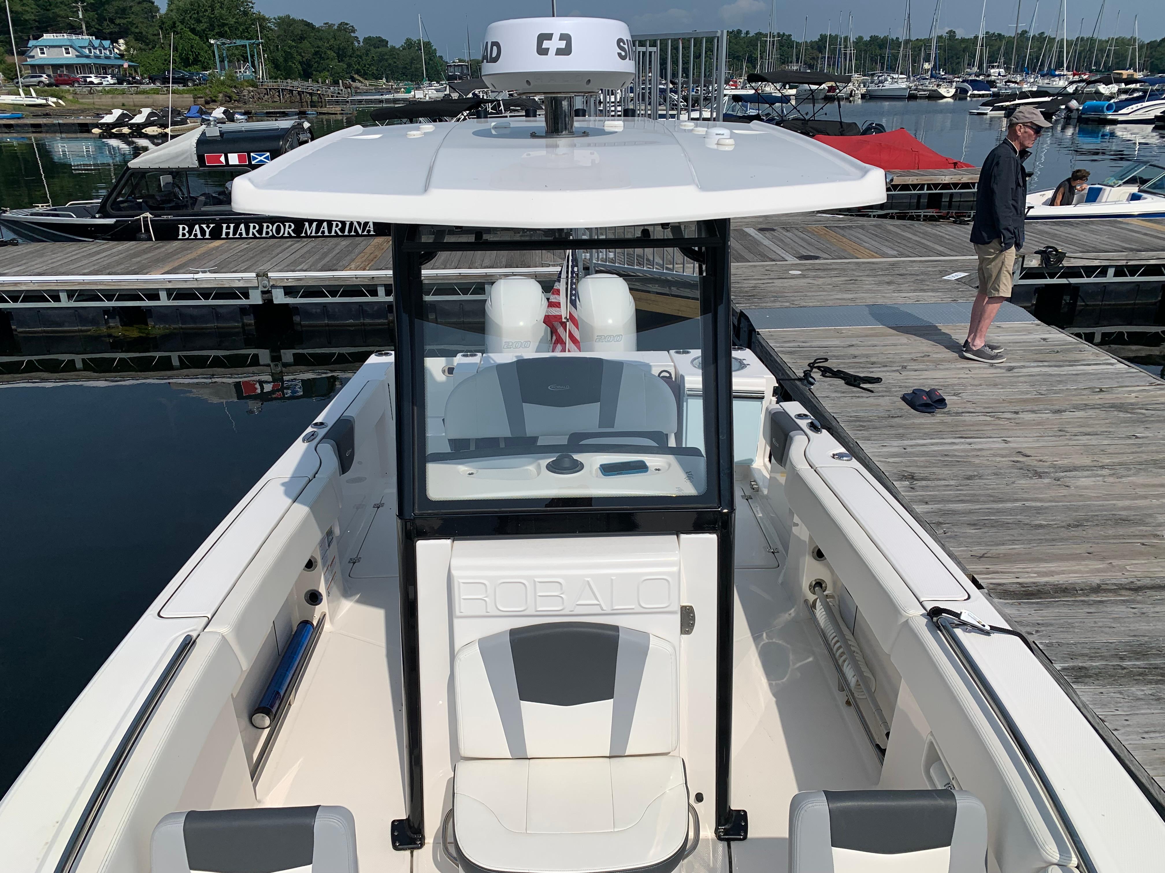 2023-robalo-r250-center-console-power-9846616-20250729063537724-1