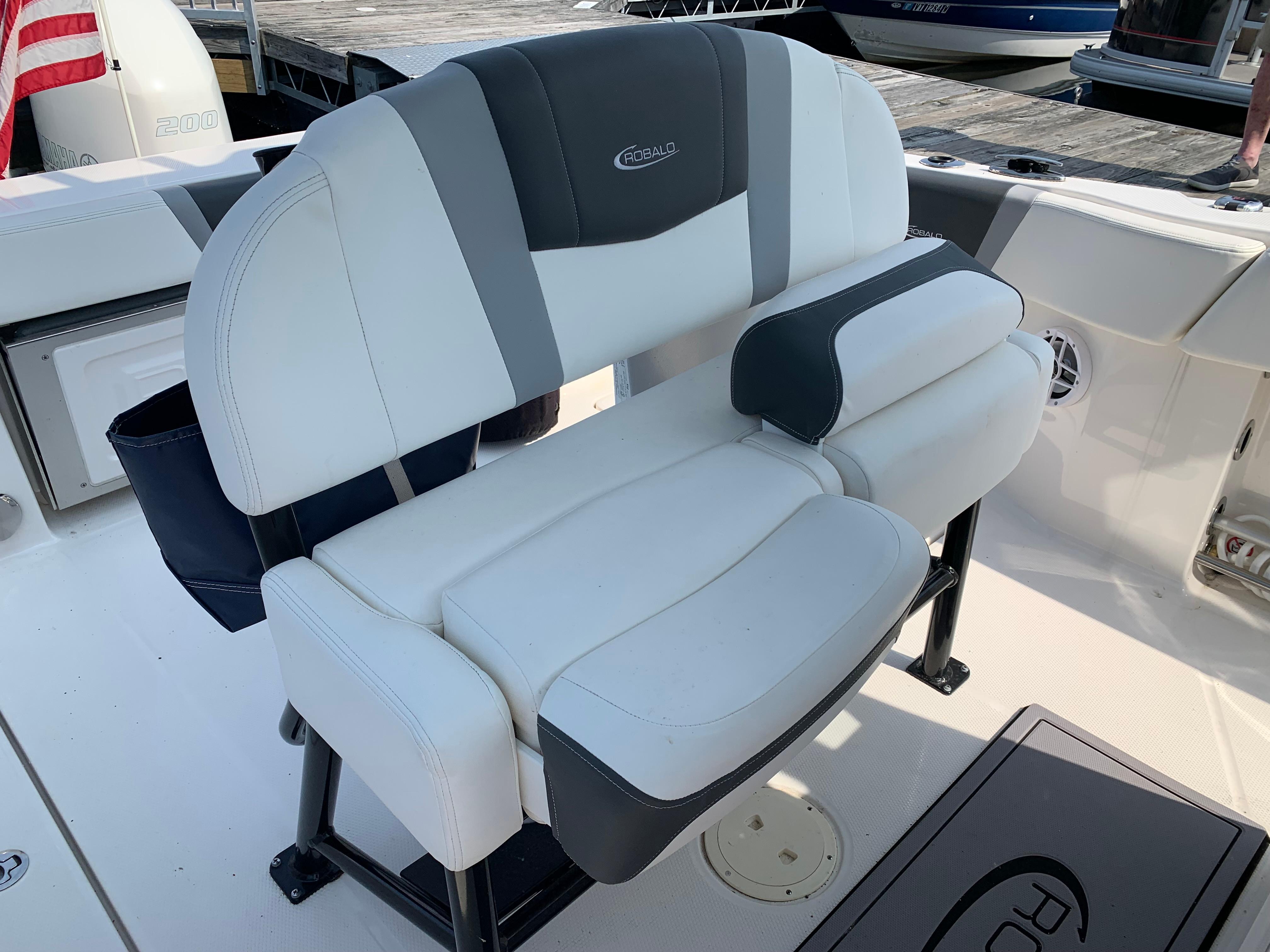 2023-robalo-r250-center-console-power-9846616-20250729063549133-1
