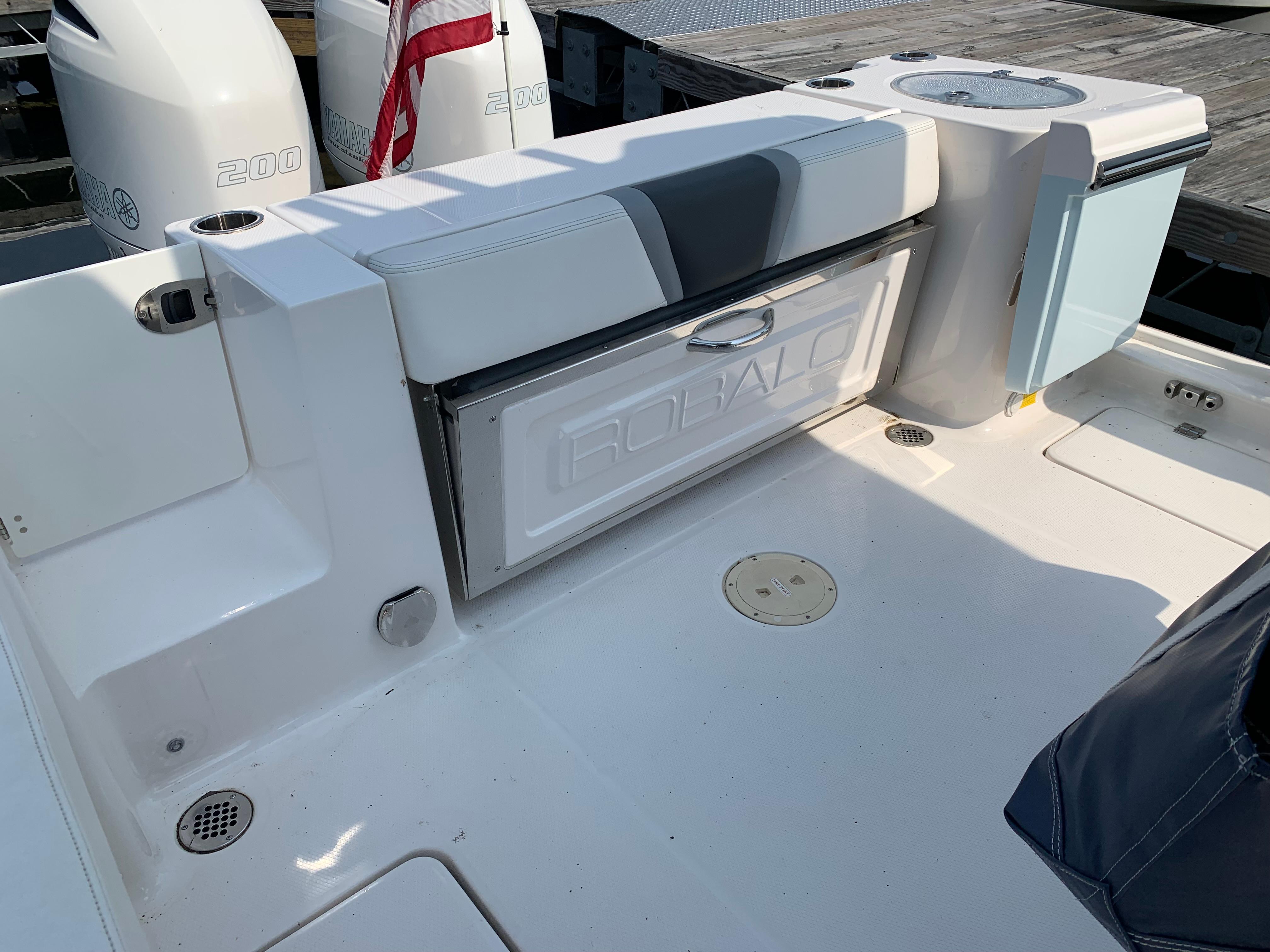 2023-robalo-r250-center-console-power-9846616-20250729063552193-1