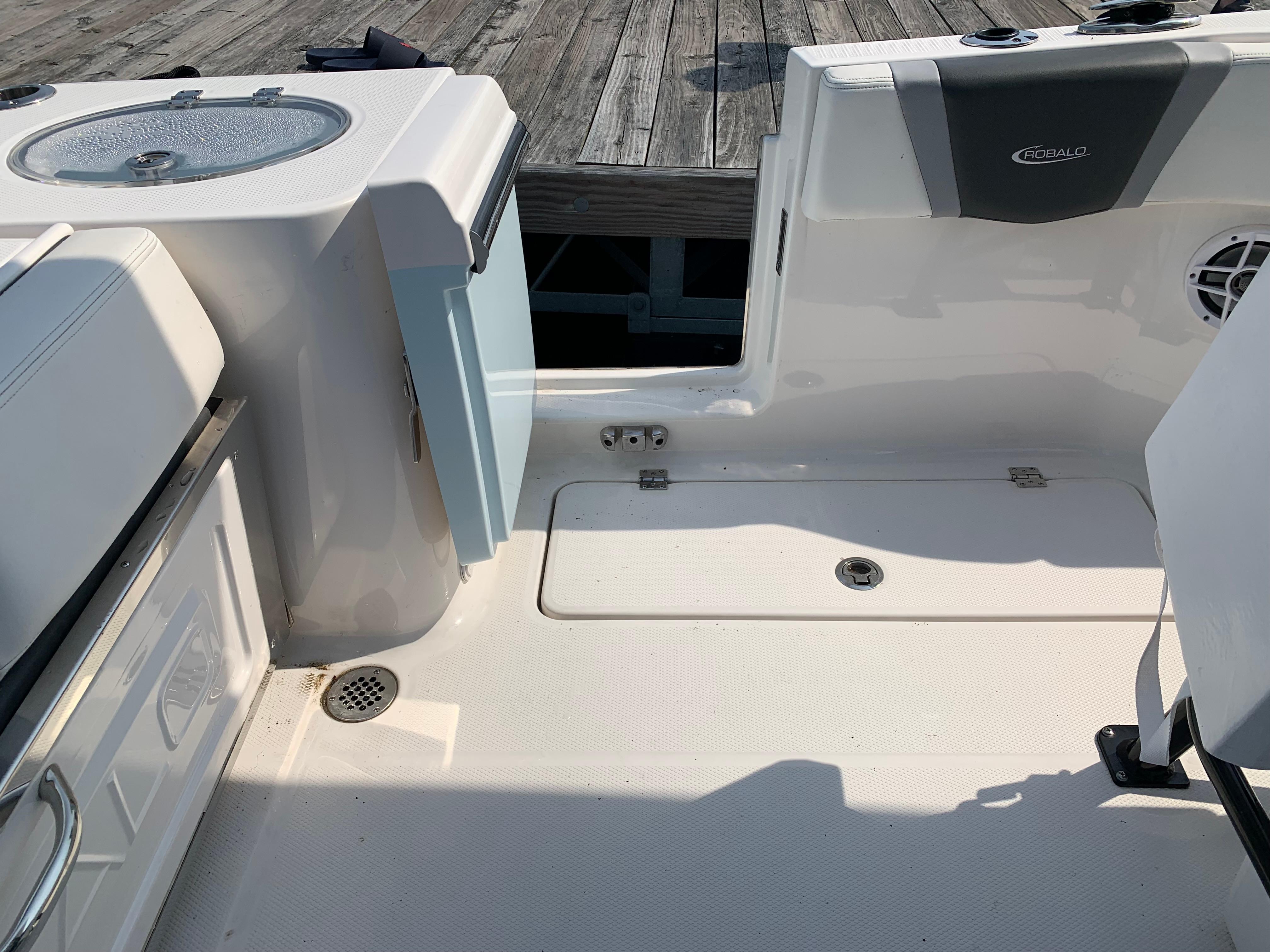 2023-robalo-r250-center-console-power-9846616-20250729063555573-1