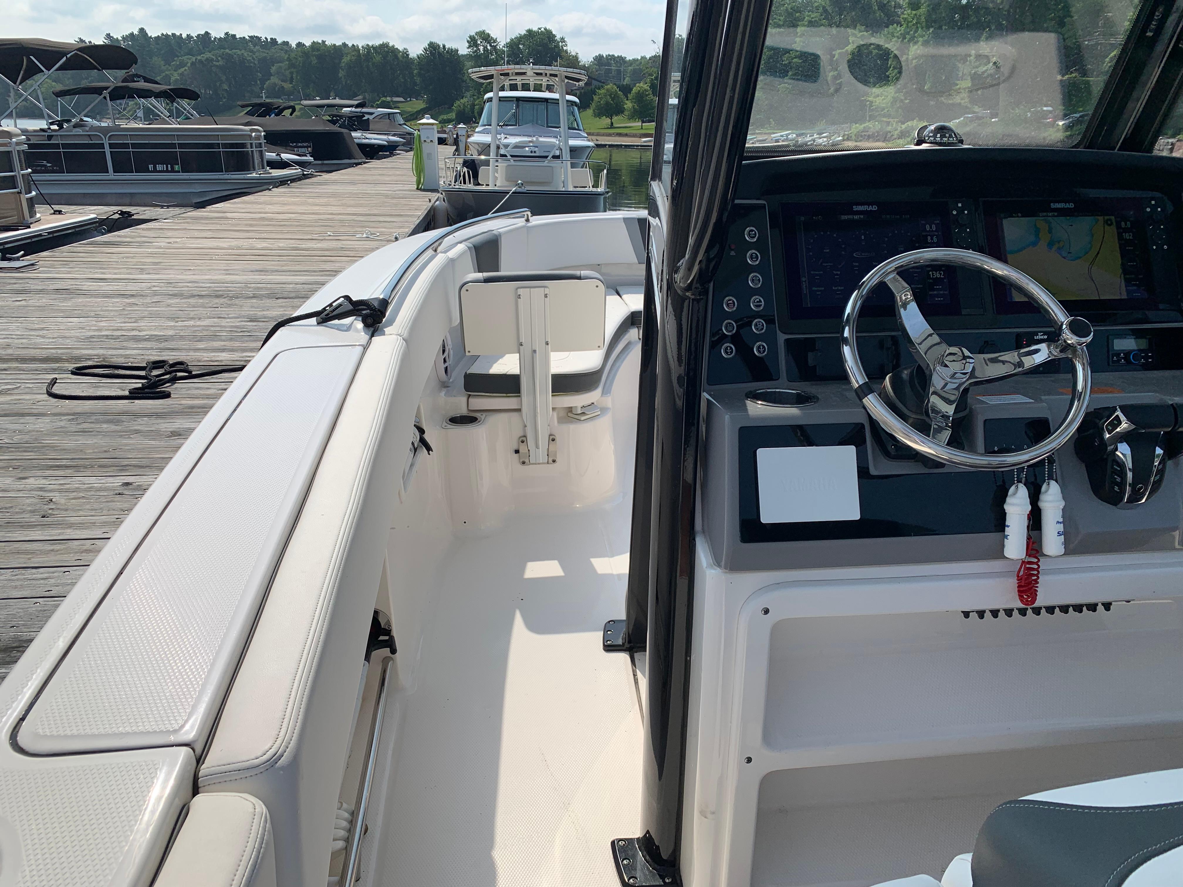 2023-robalo-r250-center-console-power-9846616-20250729063558727-1