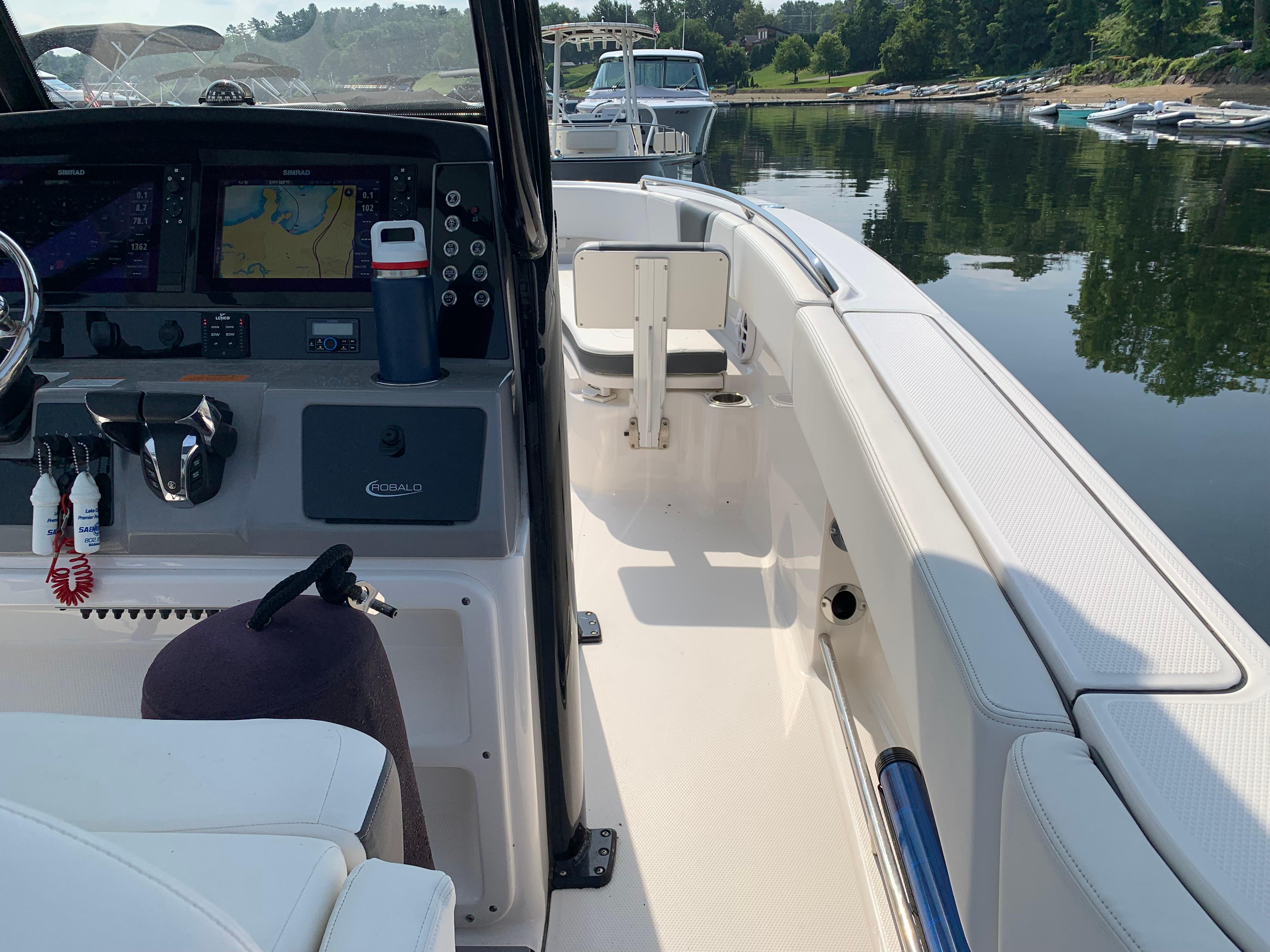 2023-robalo-r250-center-console-power-9846616-20250729063601767-1