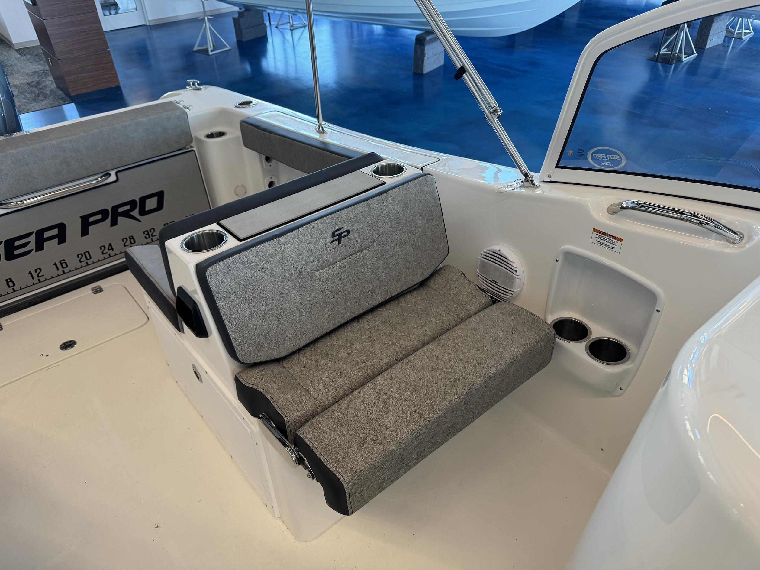 2025-sea-pro-240-dlx-power-9696632-20250227133024635-1_XLARGE