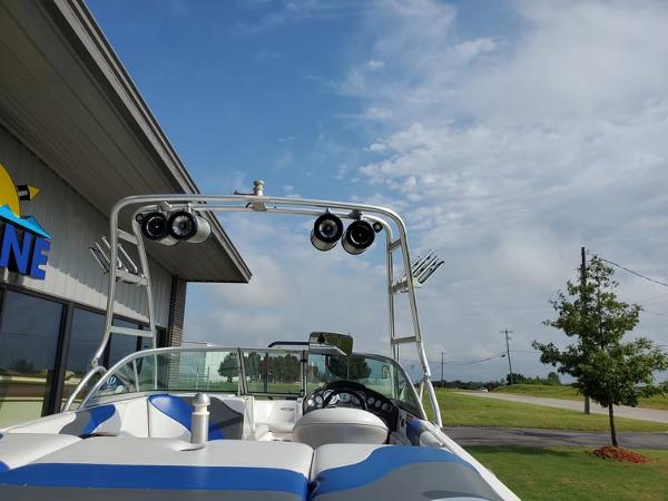 2007 Moomba boat for sale, model of the boat is Outback V & Image # 2 of 7