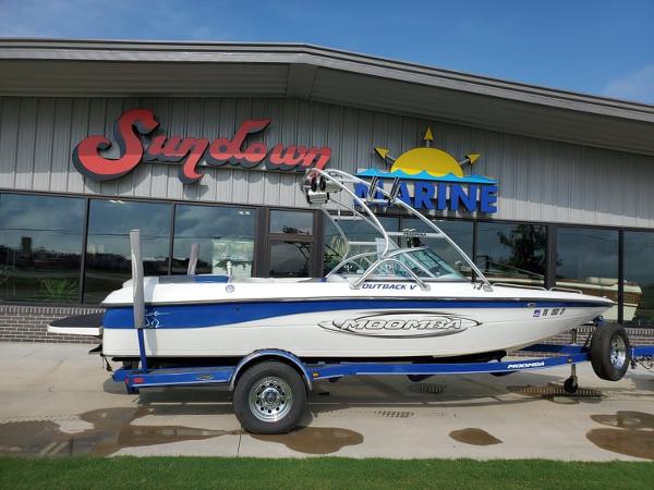 2007 Moomba boat for sale, model of the boat is Outback V & Image # 1 of 7