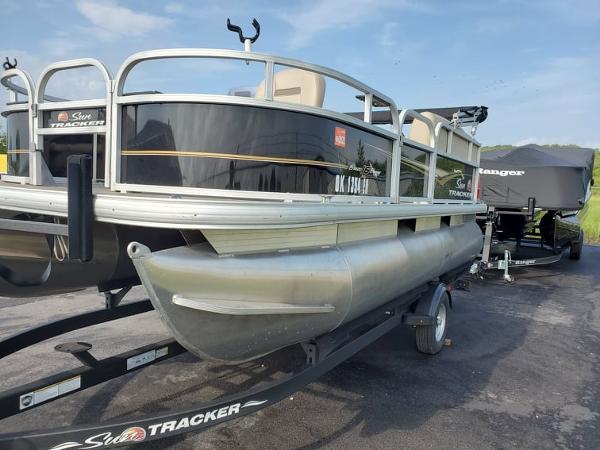 2021 Sun Tracker boat for sale, model of the boat is BASS BUGGY 16 XL SELECT & Image # 4 of 8