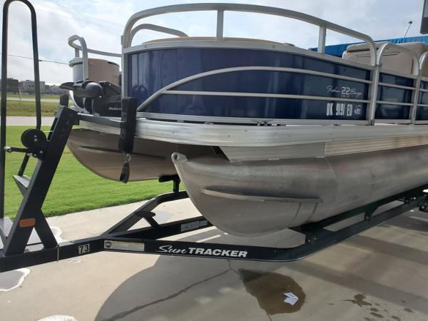 2018 Sun Tracker boat for sale, model of the boat is Fishin' Barge 22 DLX & Image # 9 of 9
