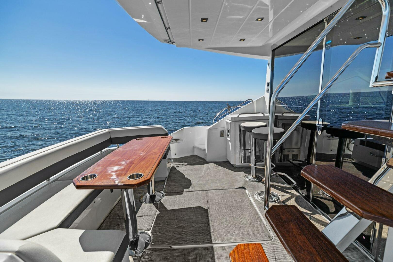 2019-cruisers-yachts-cantius-60-fly-power-9686642-976517333-0-090420250820-36