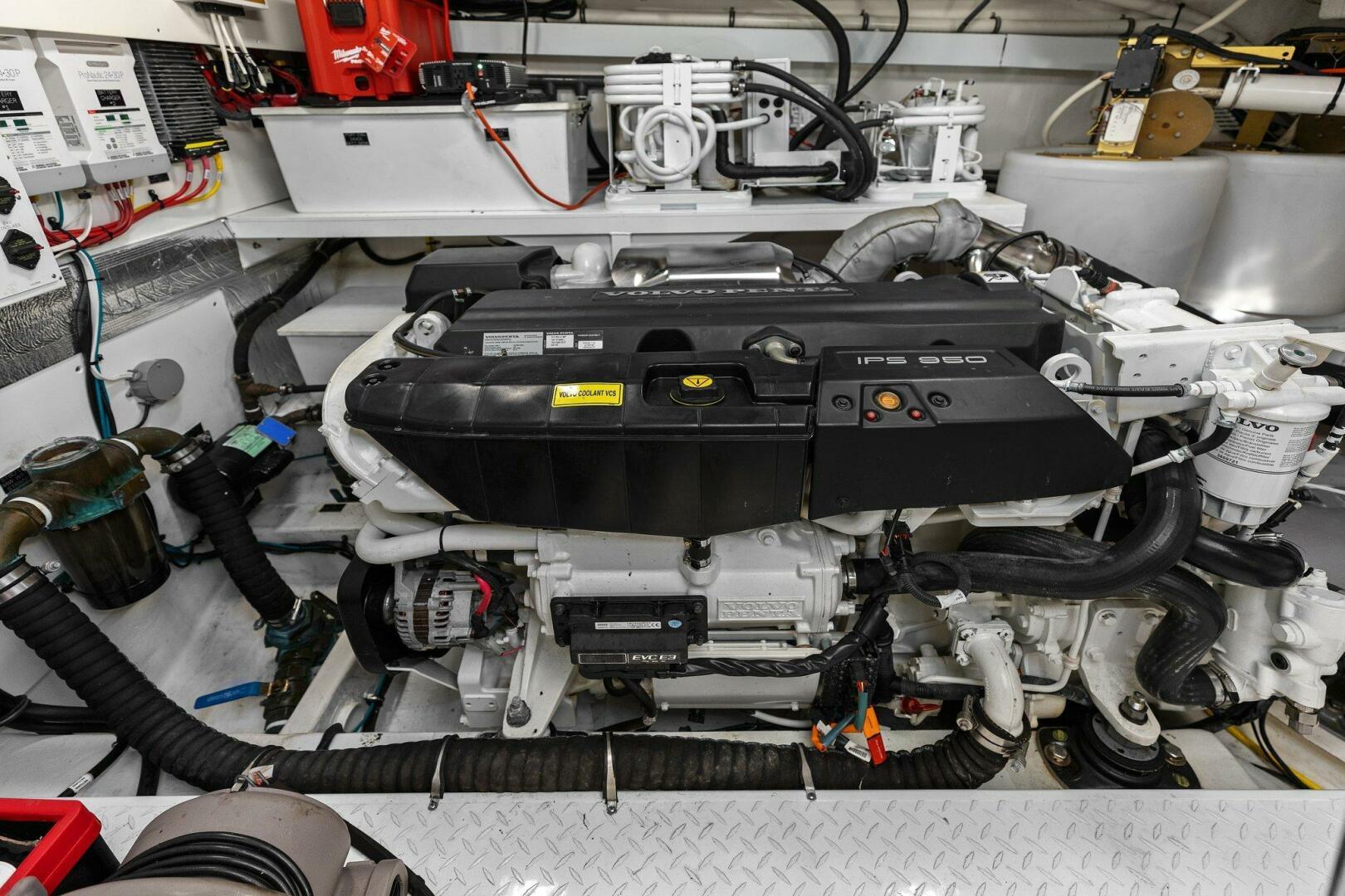 2019-cruisers-yachts-cantius-60-fly-power-9686642-976517335-0-090420250823-84