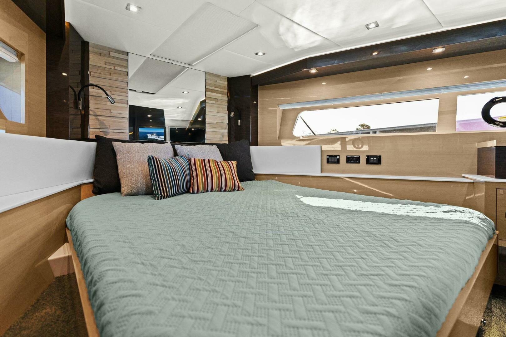 2019-cruisers-yachts-cantius-60-fly-power-9686642-976517339-0-090420250823-76