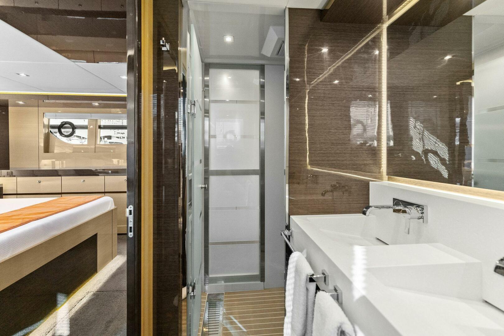 2019-cruisers-yachts-cantius-60-fly-power-9686642-976517344-0-090420250822-64