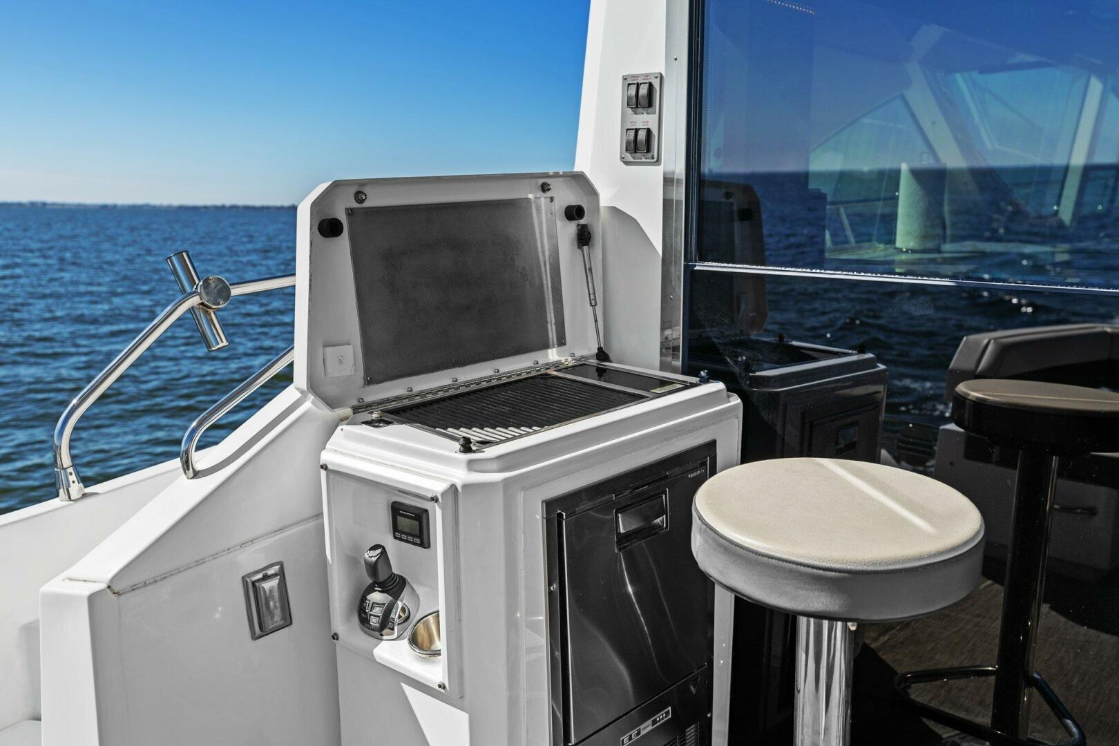 2019-cruisers-yachts-cantius-60-fly-power-9686642-976517346-0-090420250820-38