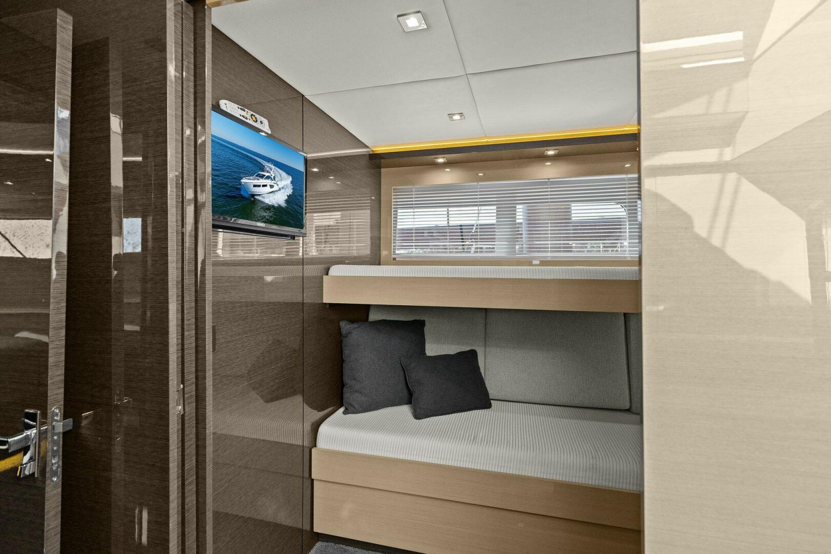 2019-cruisers-yachts-cantius-60-fly-power-9686642-976517352-0-090420250823-72