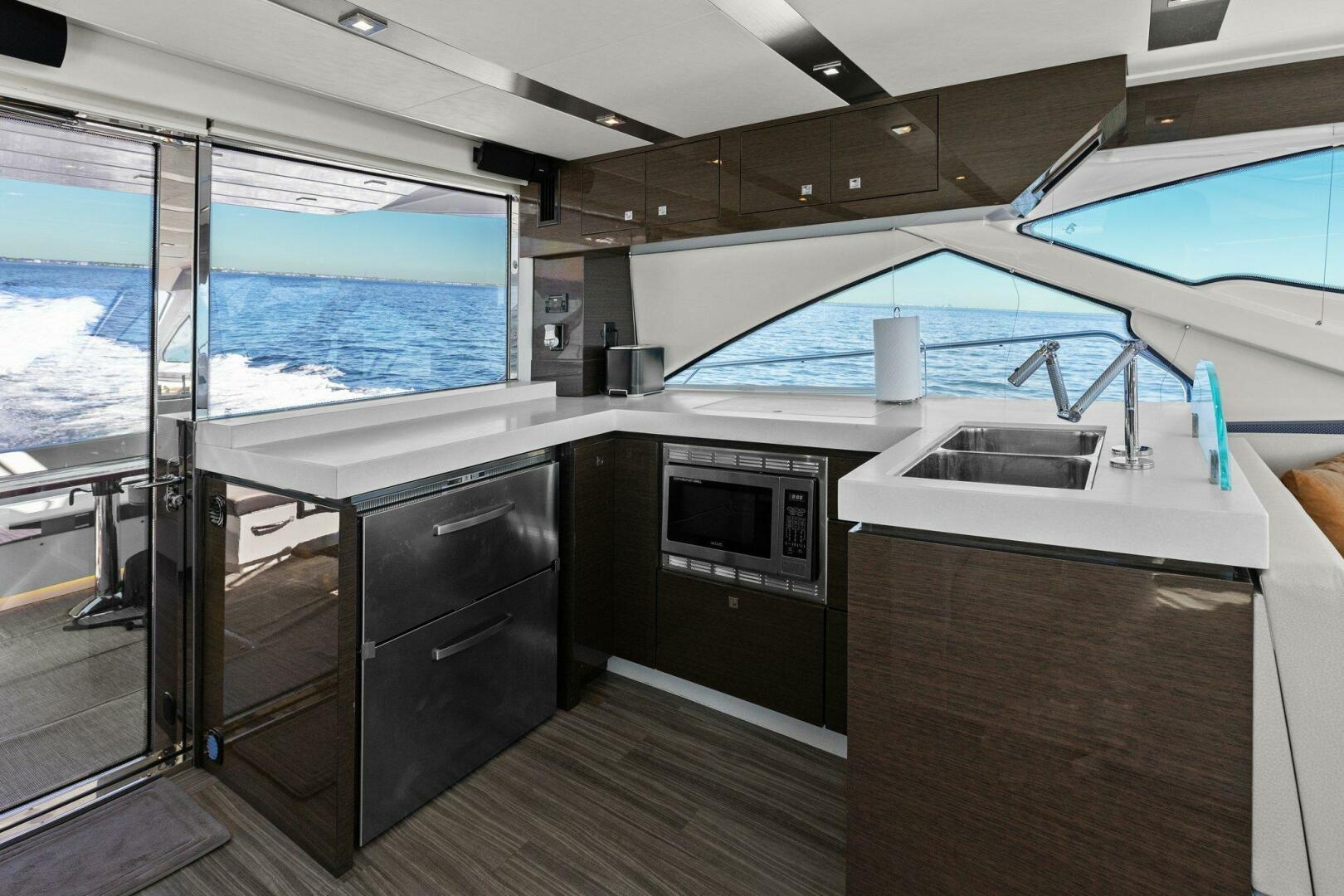2019-cruisers-yachts-cantius-60-fly-power-9686642-976517361-0-090420250821-42