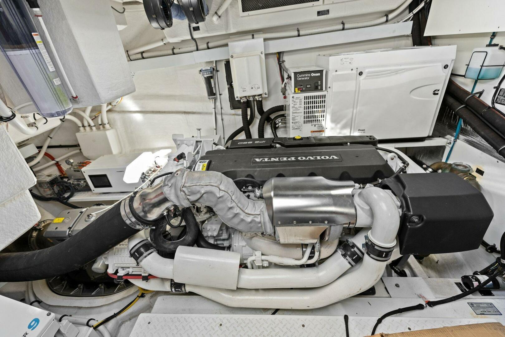 2019-cruisers-yachts-cantius-60-fly-power-9686642-976517372-0-090420250823-85