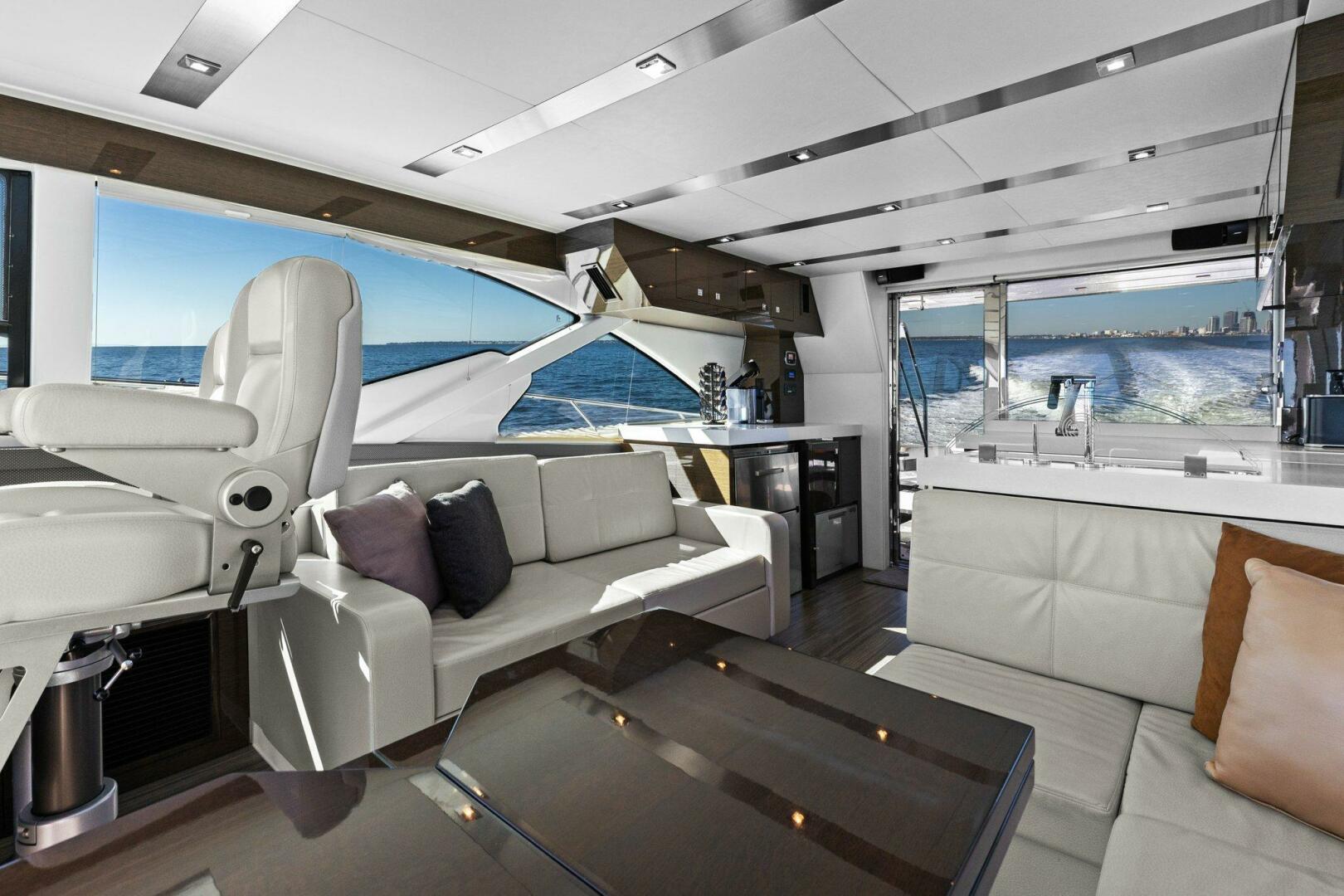 2019-cruisers-yachts-cantius-60-fly-power-9686642-976517398-0-090420250821-46